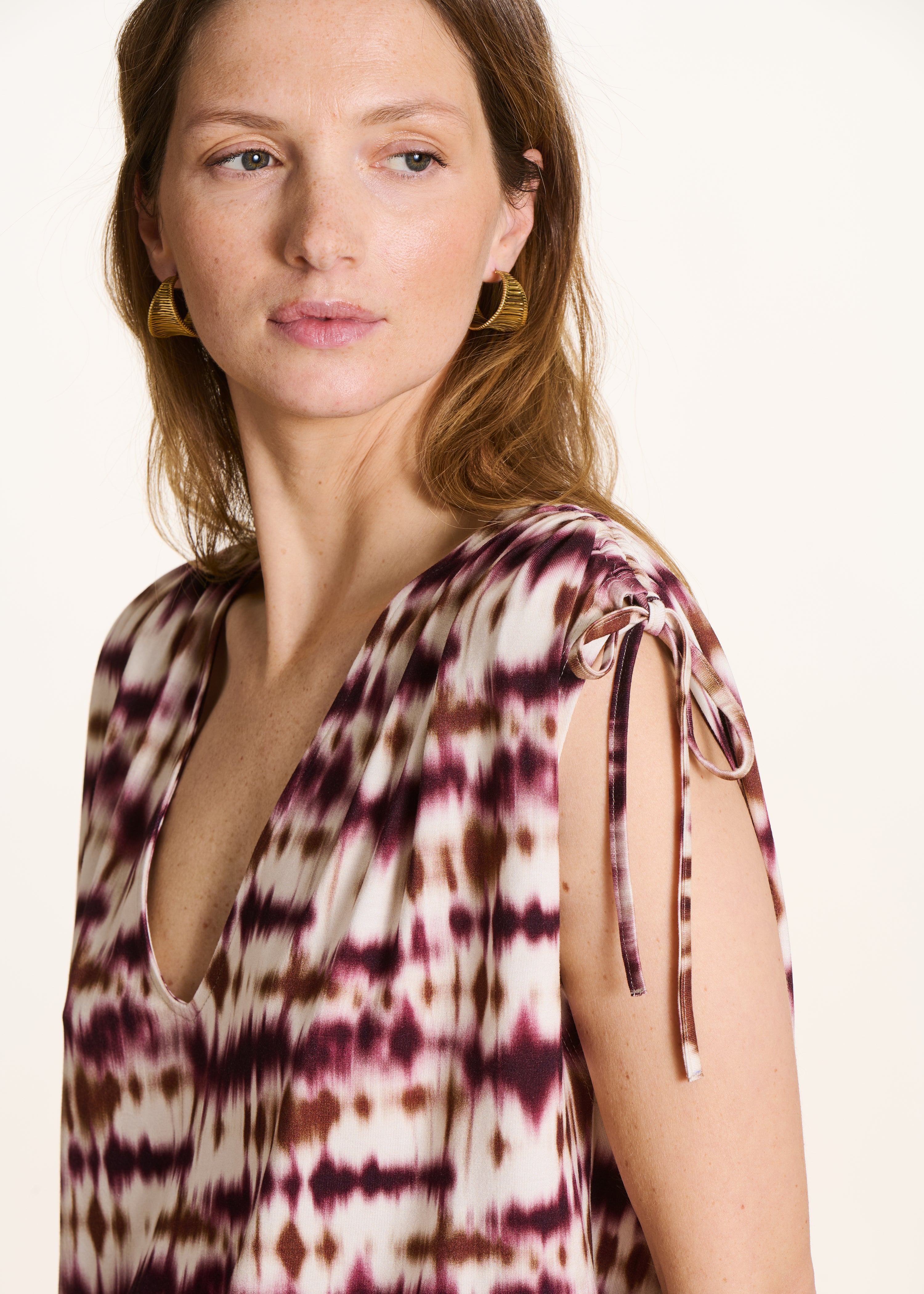 Loose T-shirt with burgundy tie & dye print in jersey