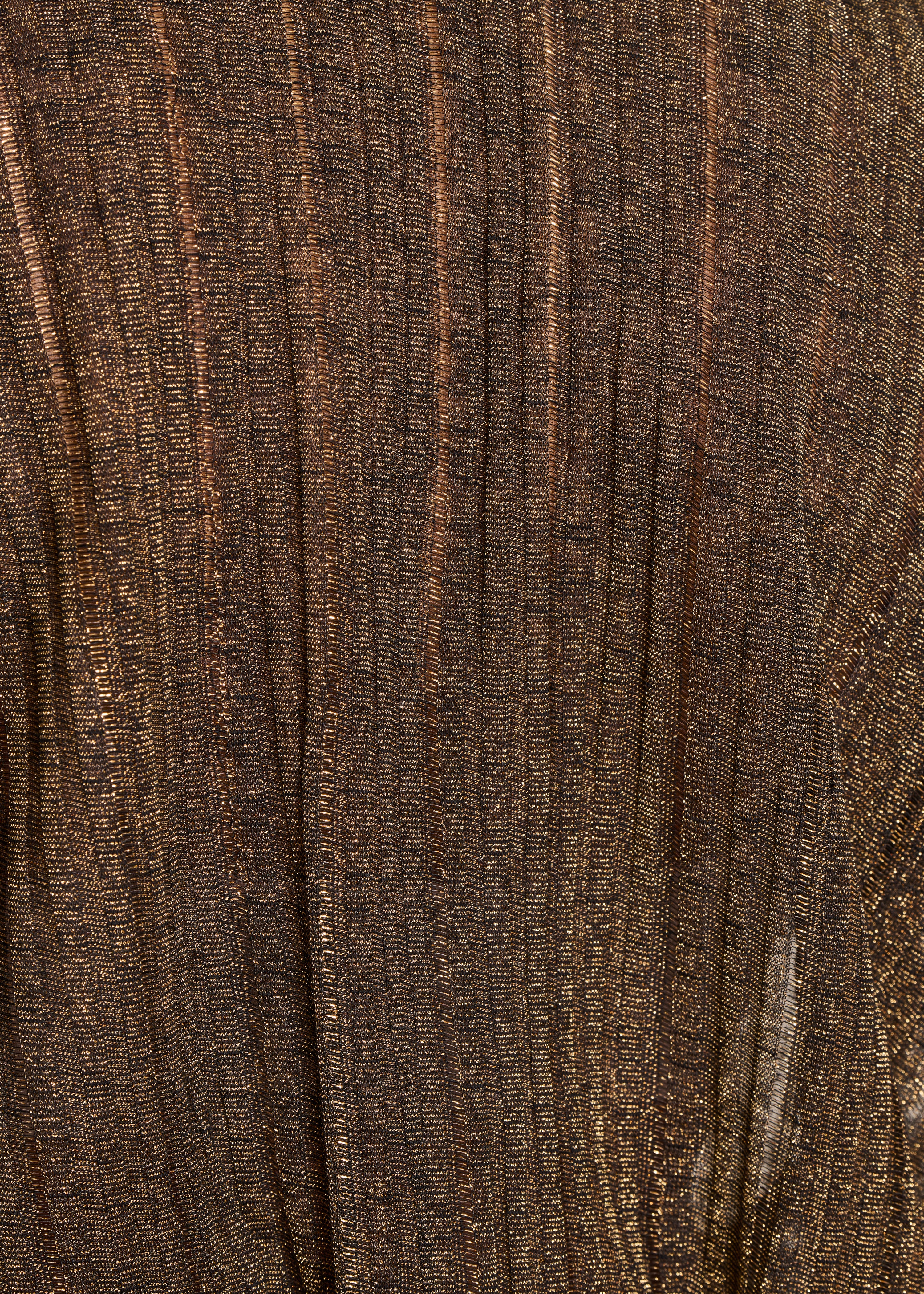 Iridescent zwart T-shirt met korte mouwen en V-hals