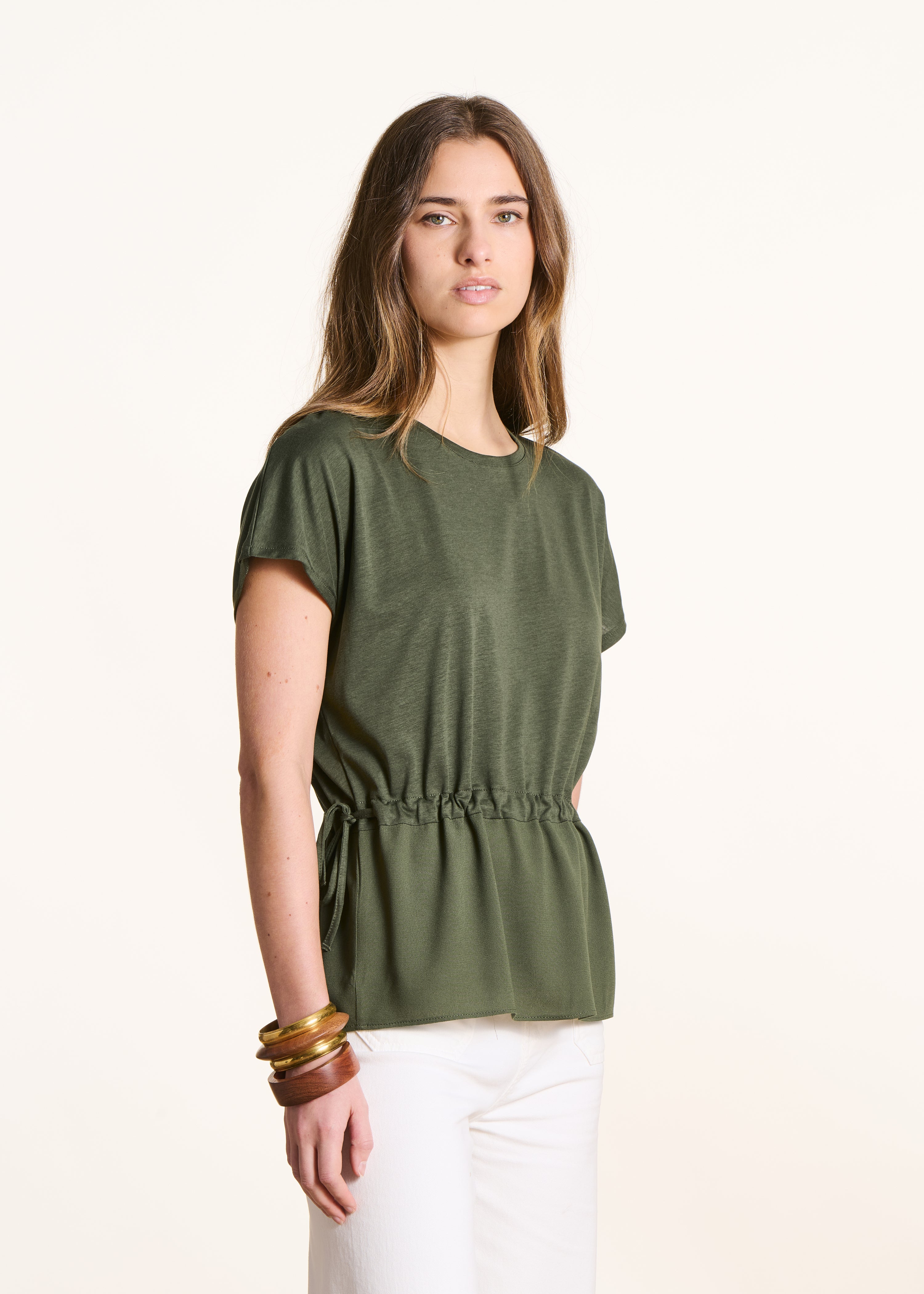 Weit geschnittenes T-Shirt aus zwei Materialien in Khaki