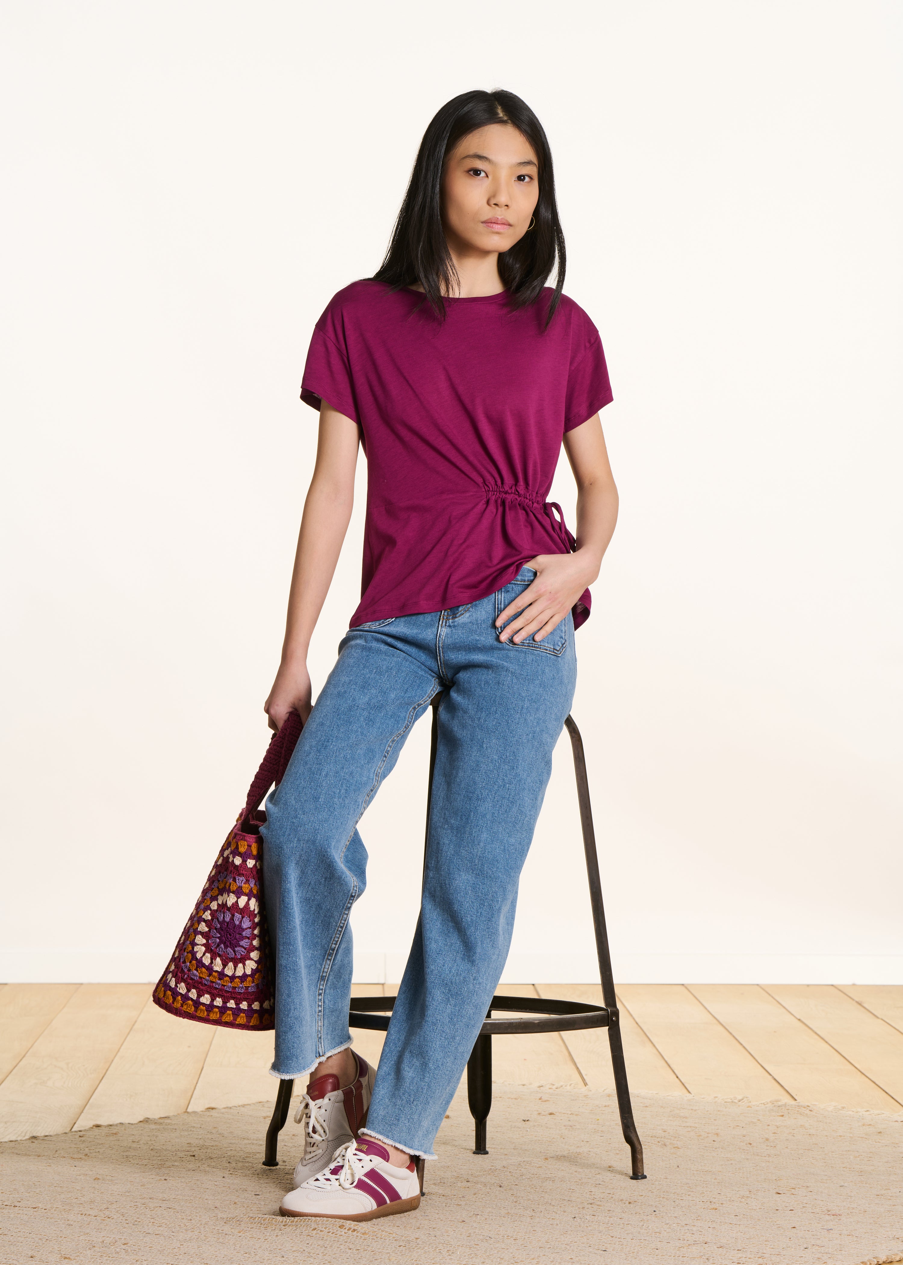 Fließendes violettes T-Shirt aus Lyocell und Baumwolle