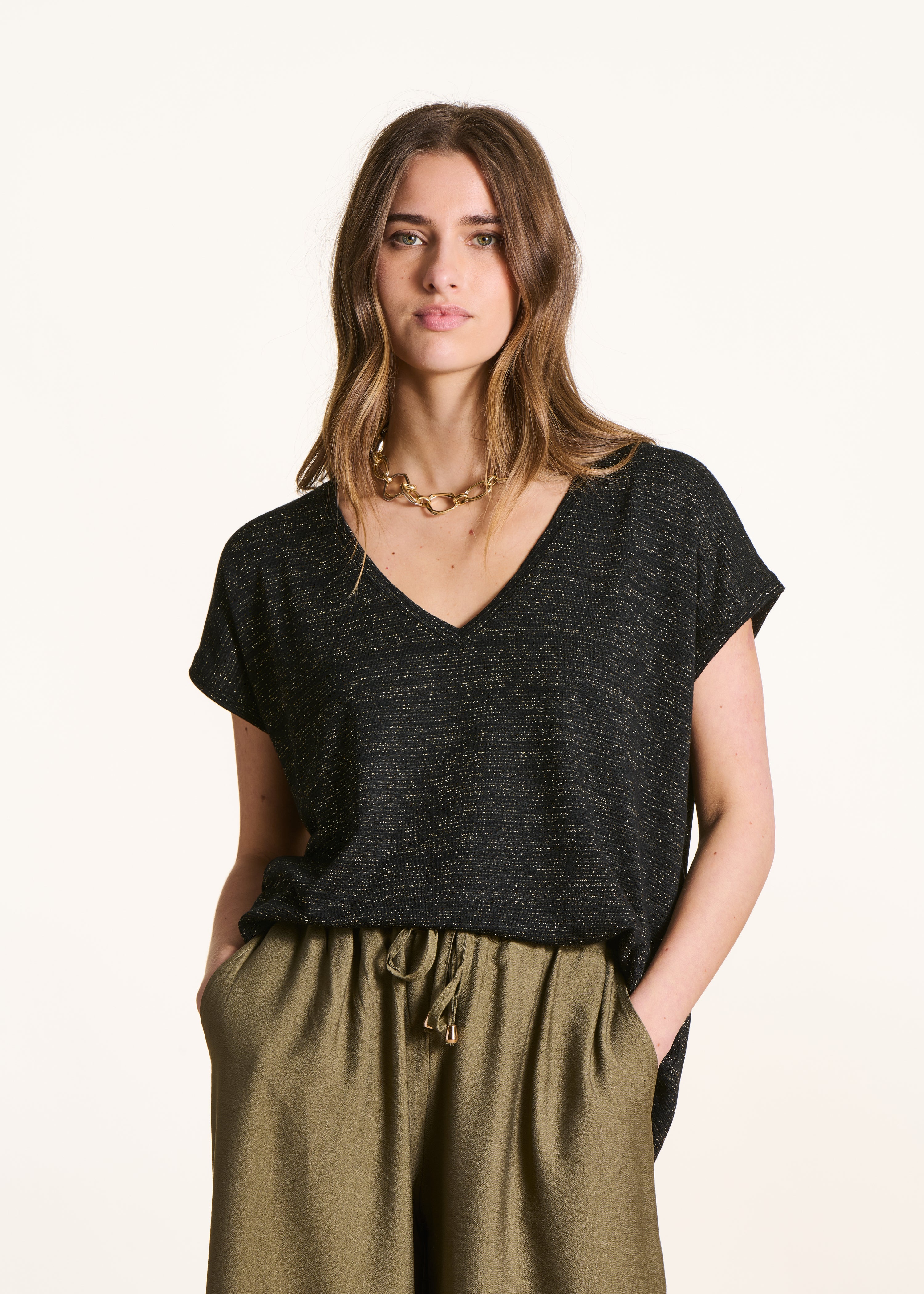 Zwart soepelvallend T-shirt met korte mouwen