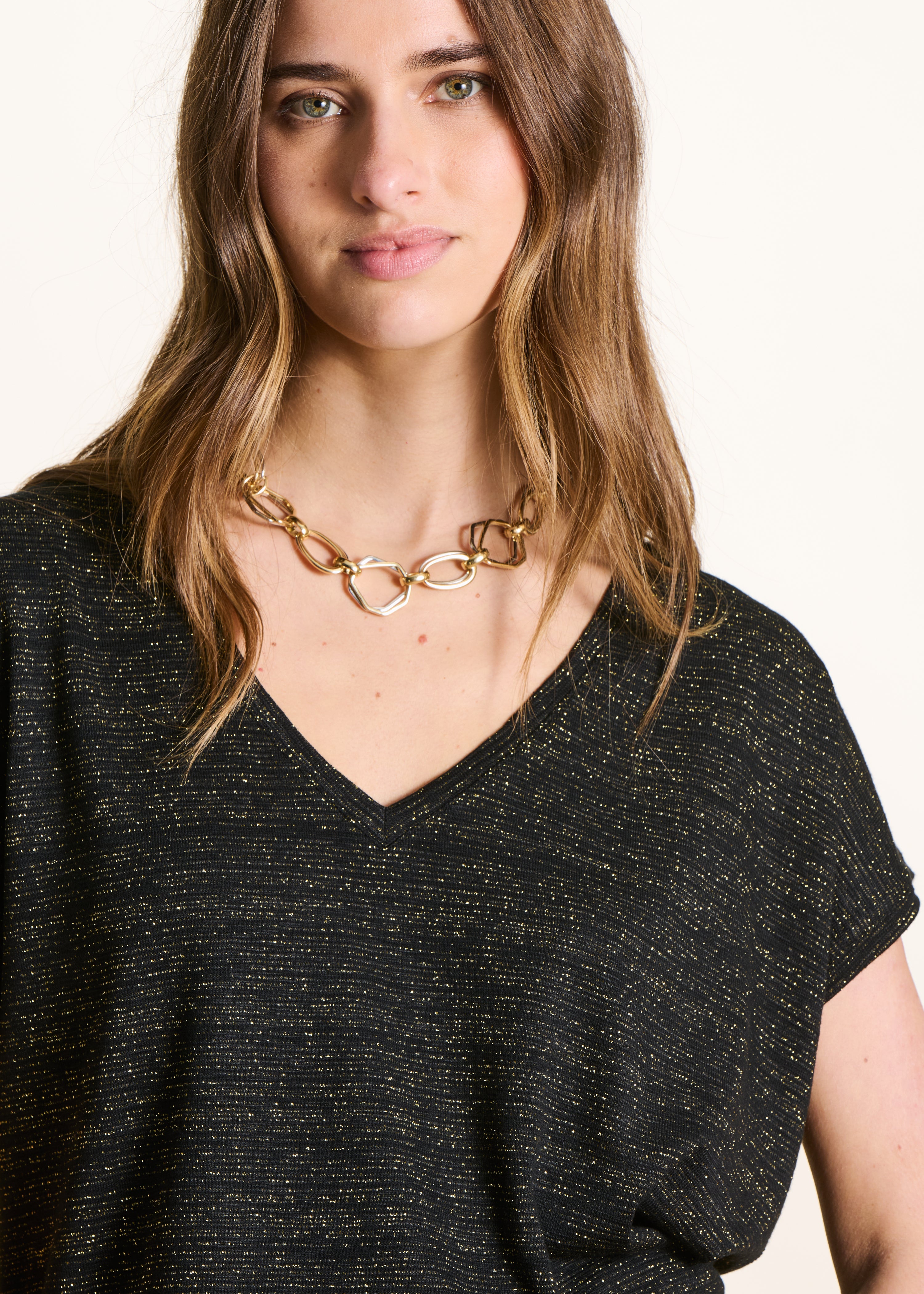 Zwart soepelvallend T-shirt met korte mouwen