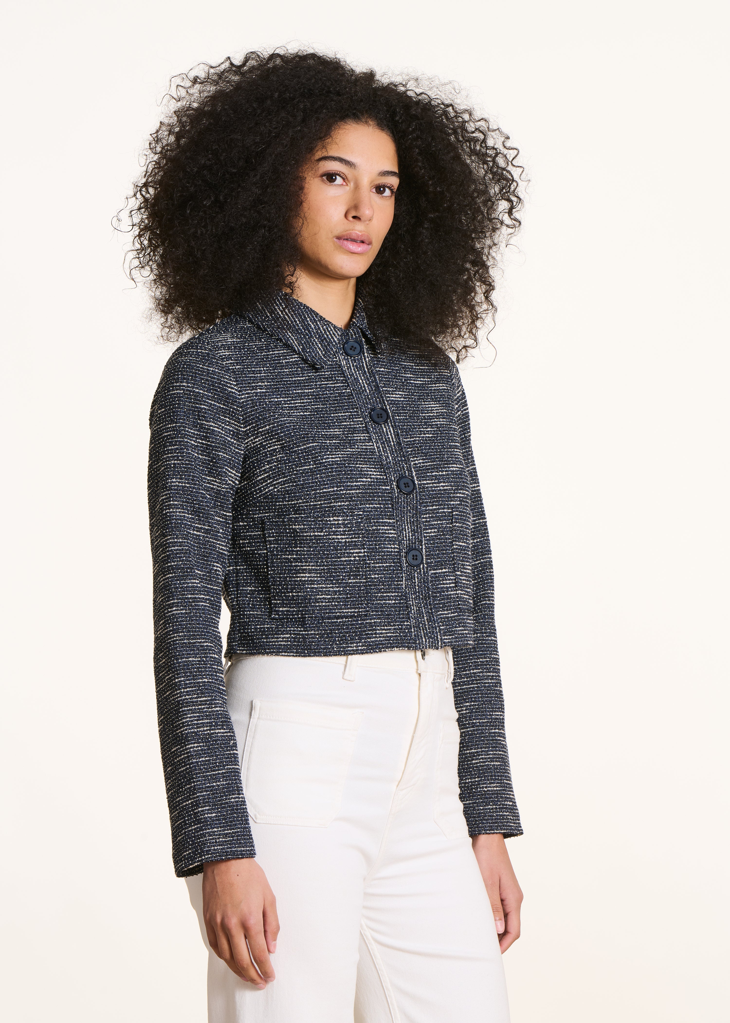 Kurze marineblaue Jacke aus Milano mit Tweed-Effekt