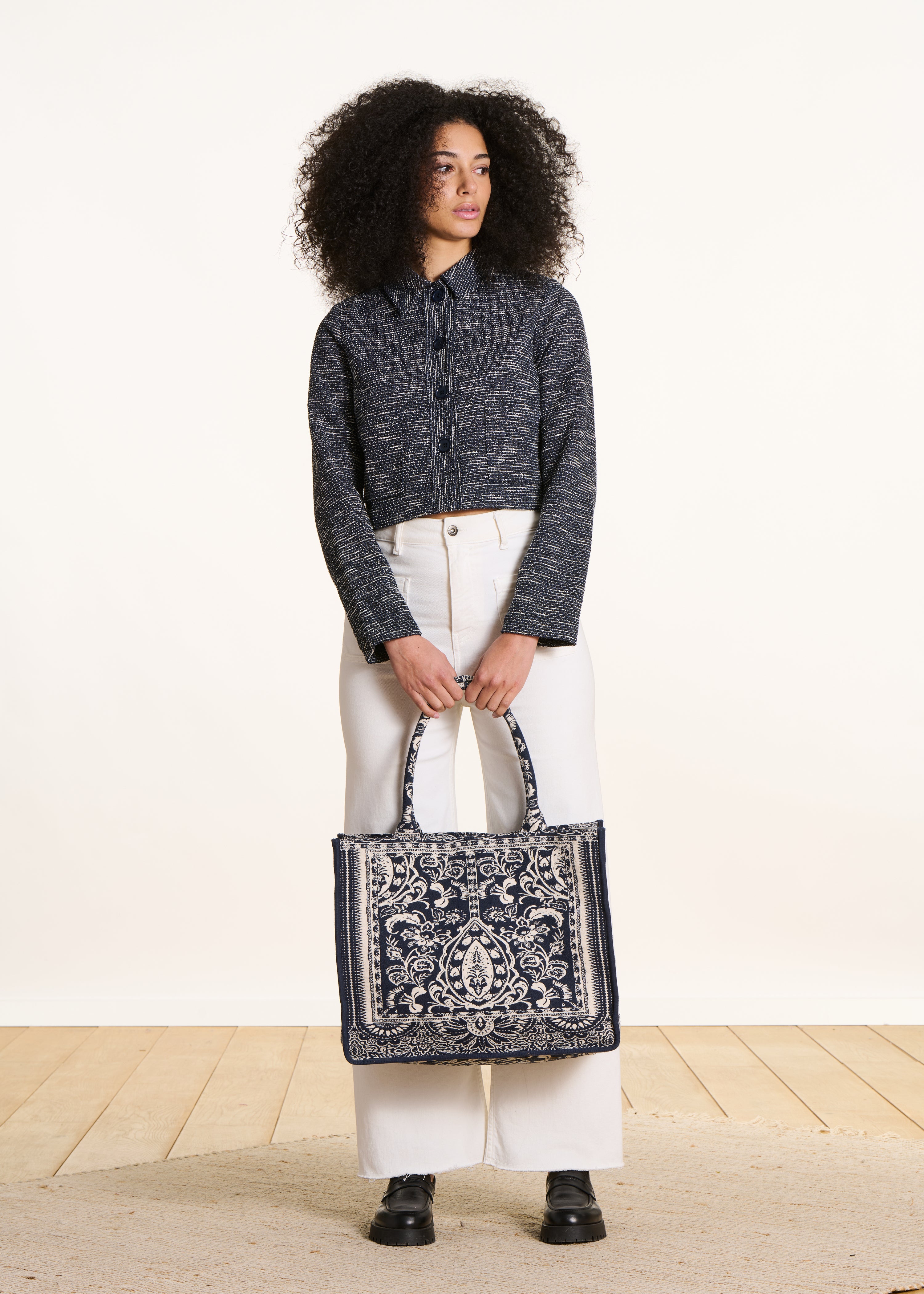 Kurze marineblaue Jacke aus Milano mit Tweed-Effekt