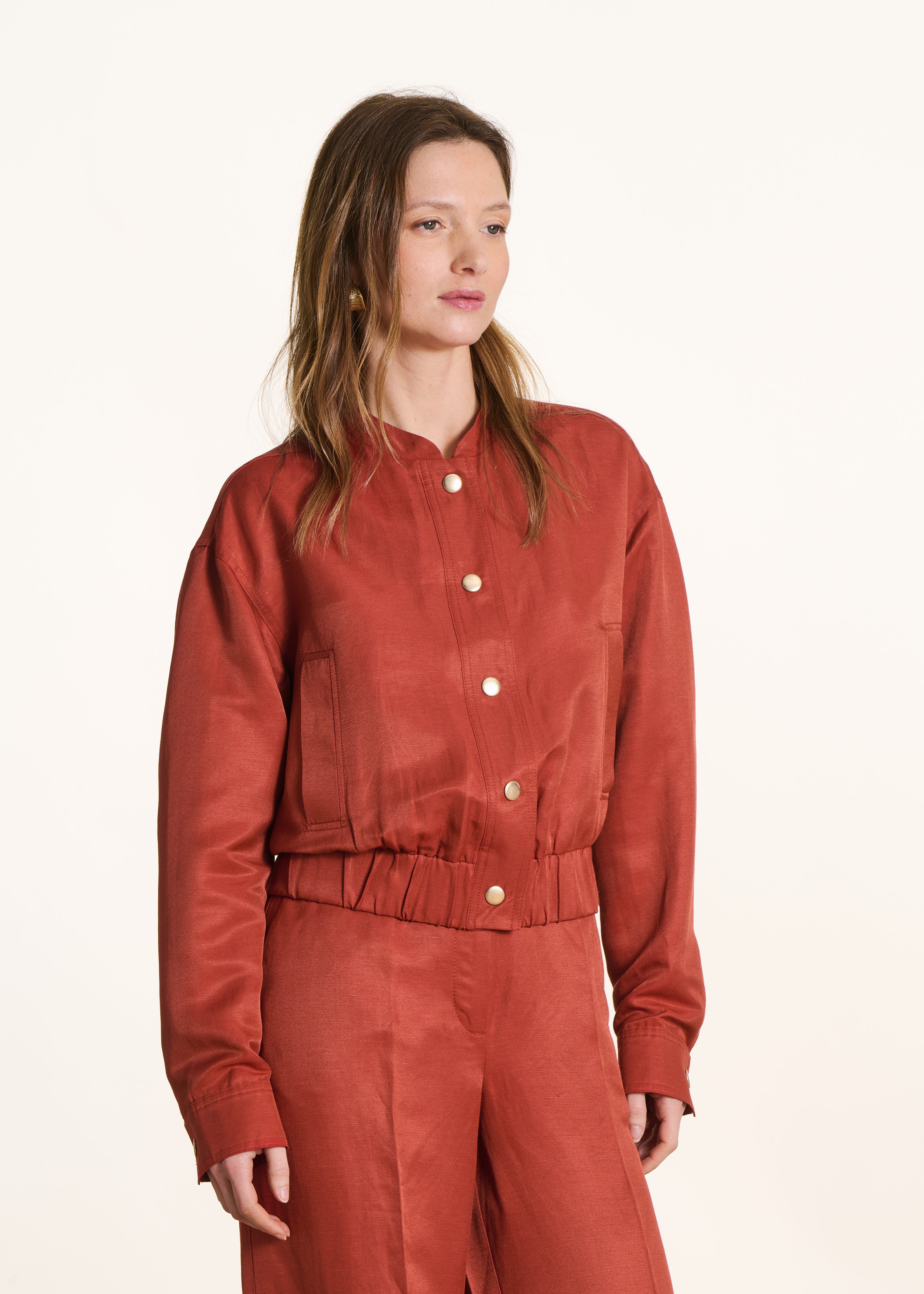 Weit geschnittener Bomberblouson aus ziegelrotem Stoff