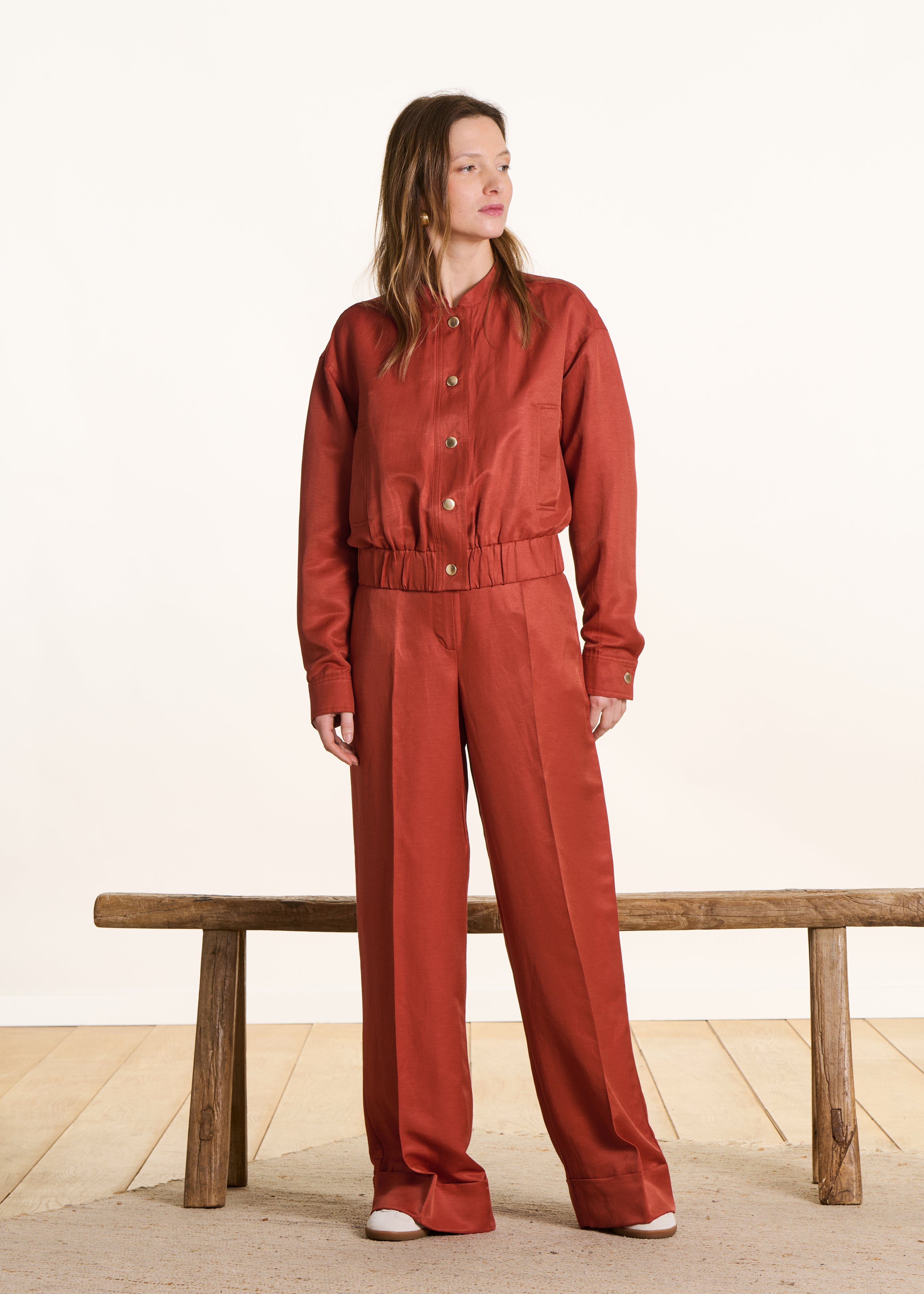 Weit geschnittener Bomberblouson aus ziegelrotem Stoff