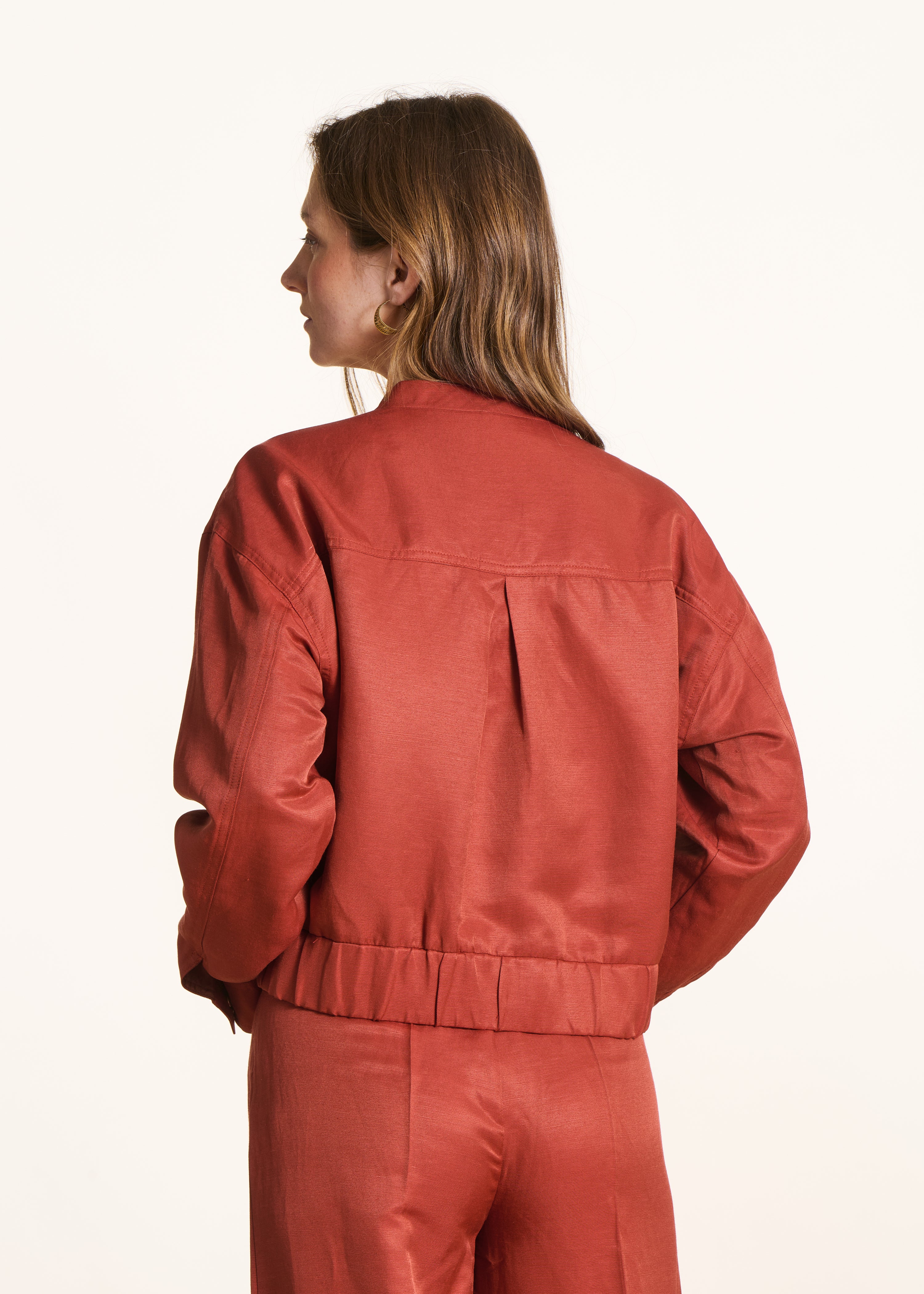 Weit geschnittener Bomberblouson aus ziegelrotem Stoff