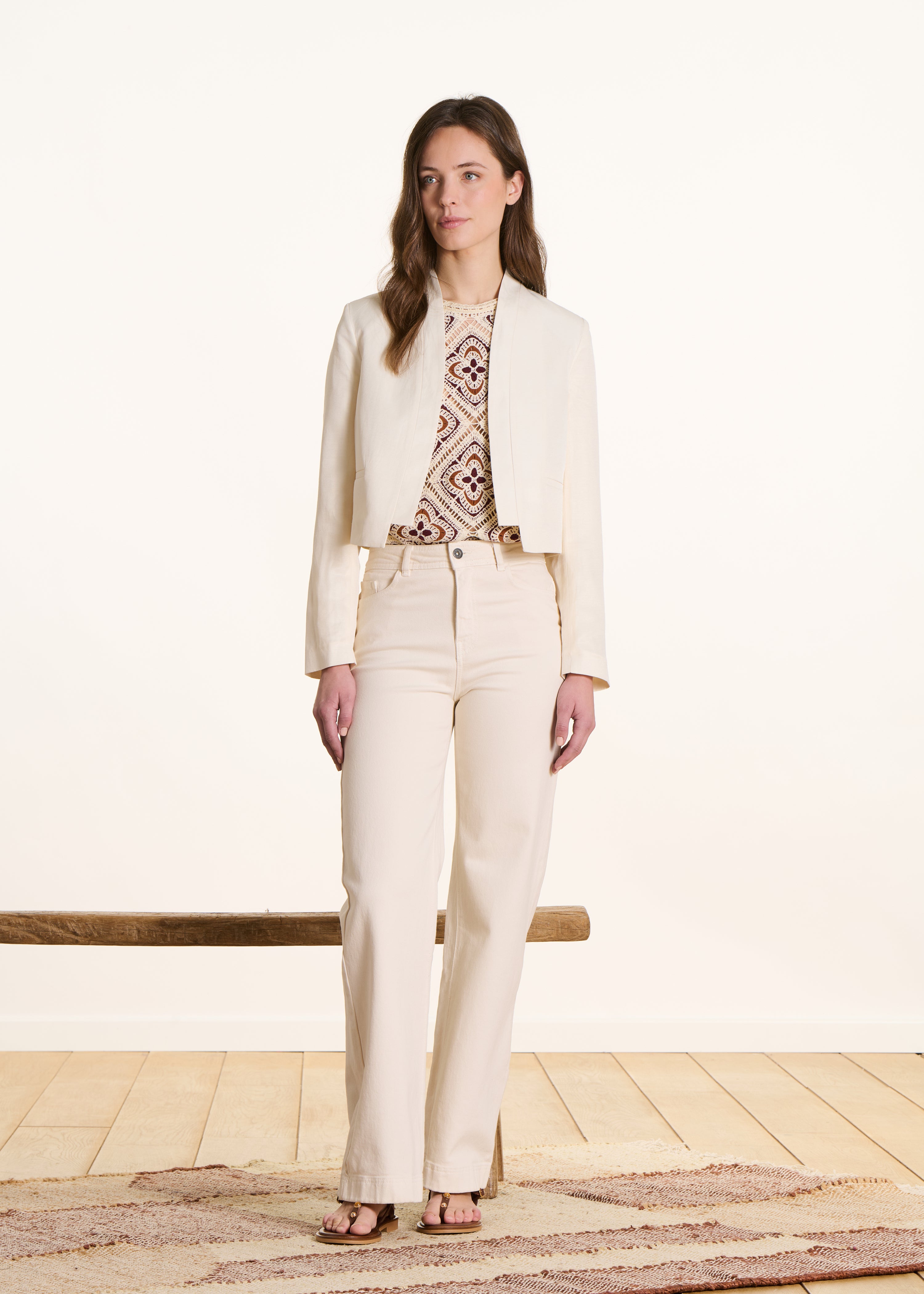 Veste courte écrue irisée ouverte