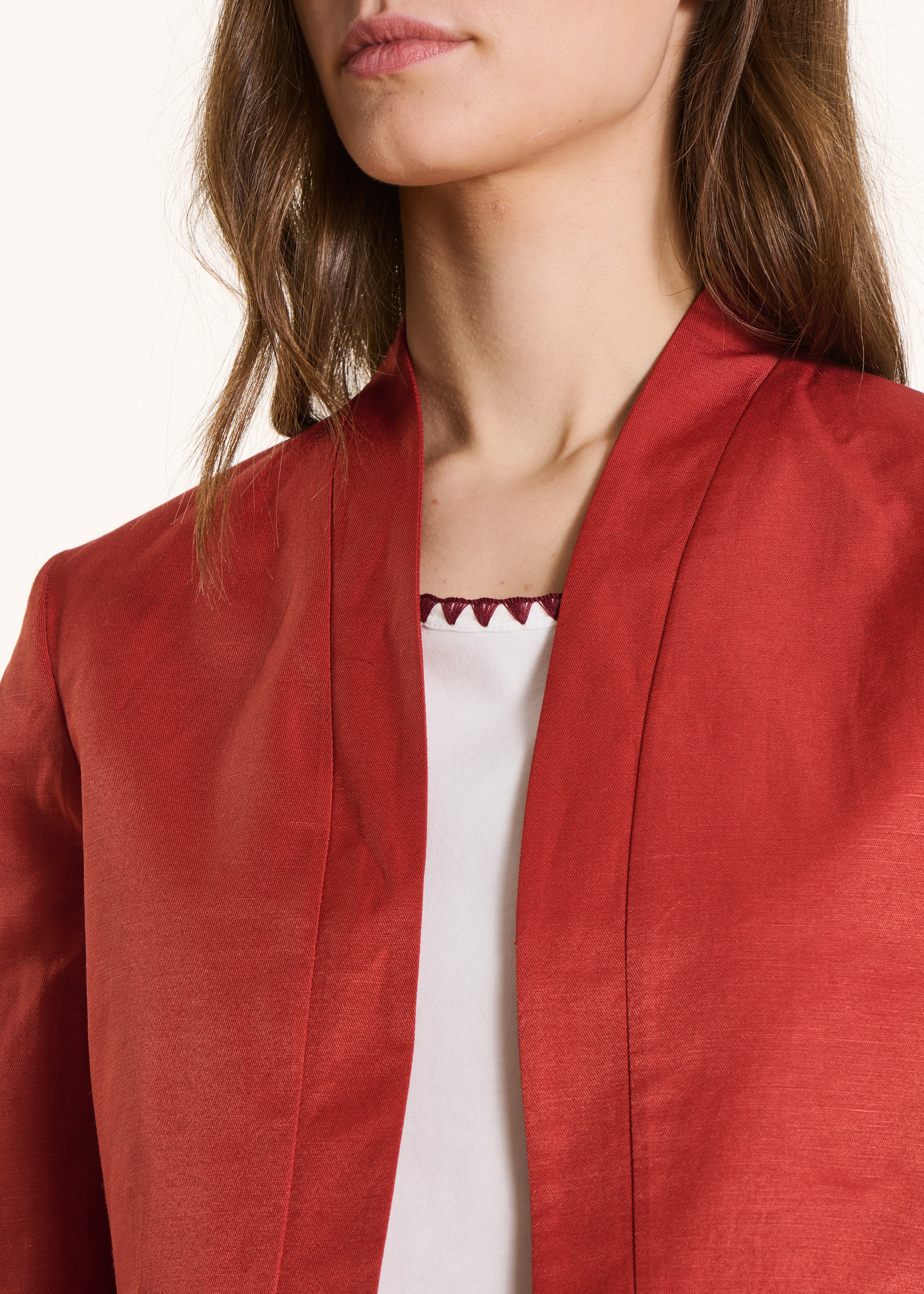 Casaco curto aberto em tijolo iridescente