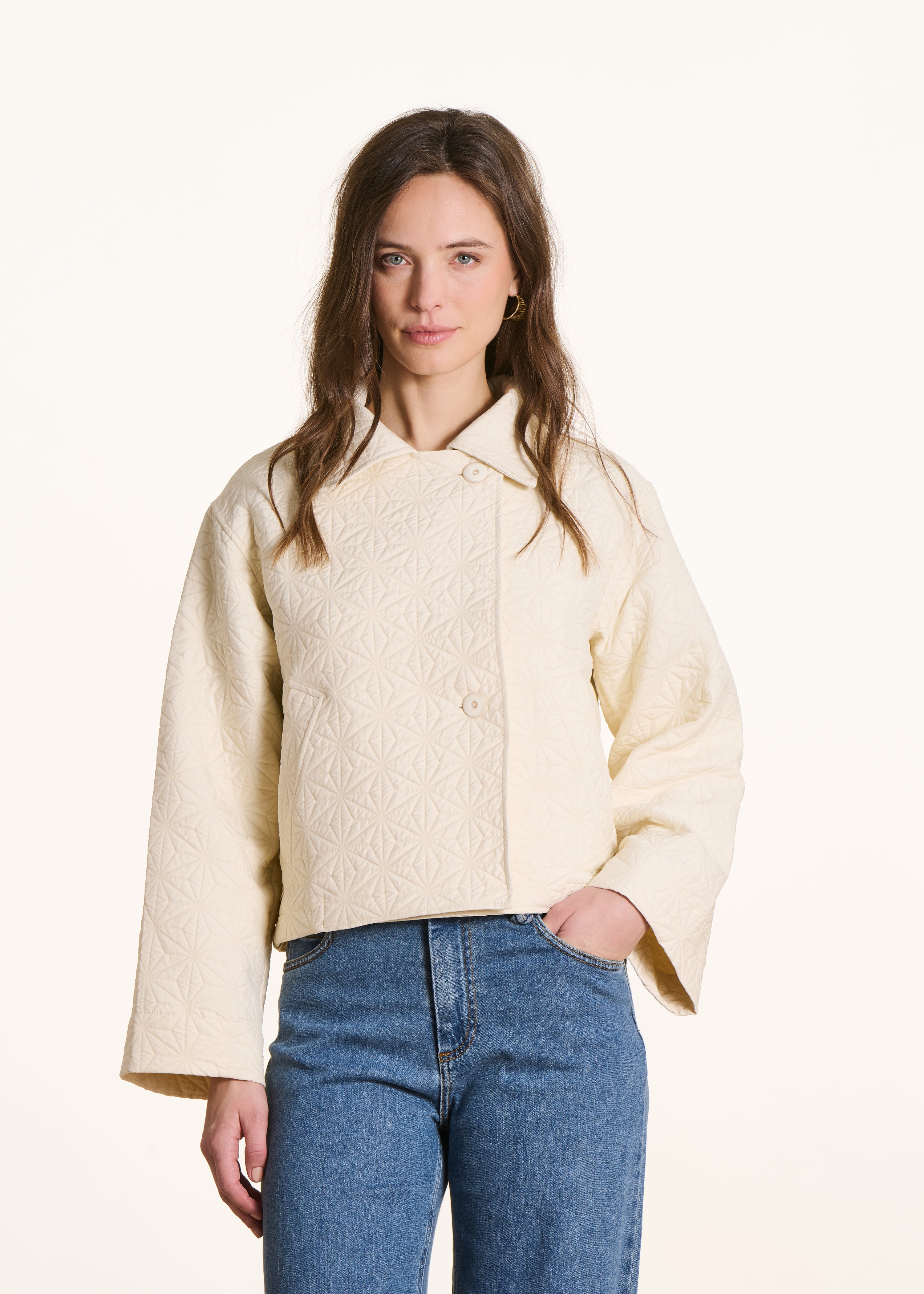 Veste courte écrue en jacquard fantaisie