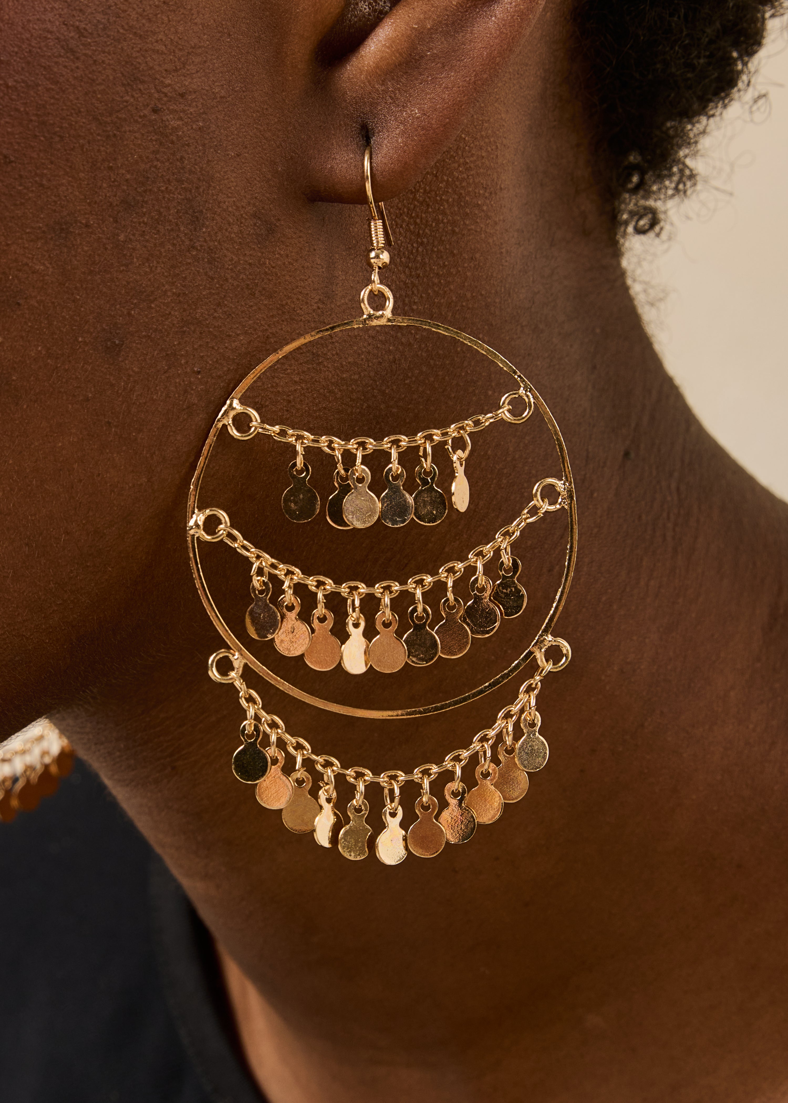 Pendientes colgantes dorados