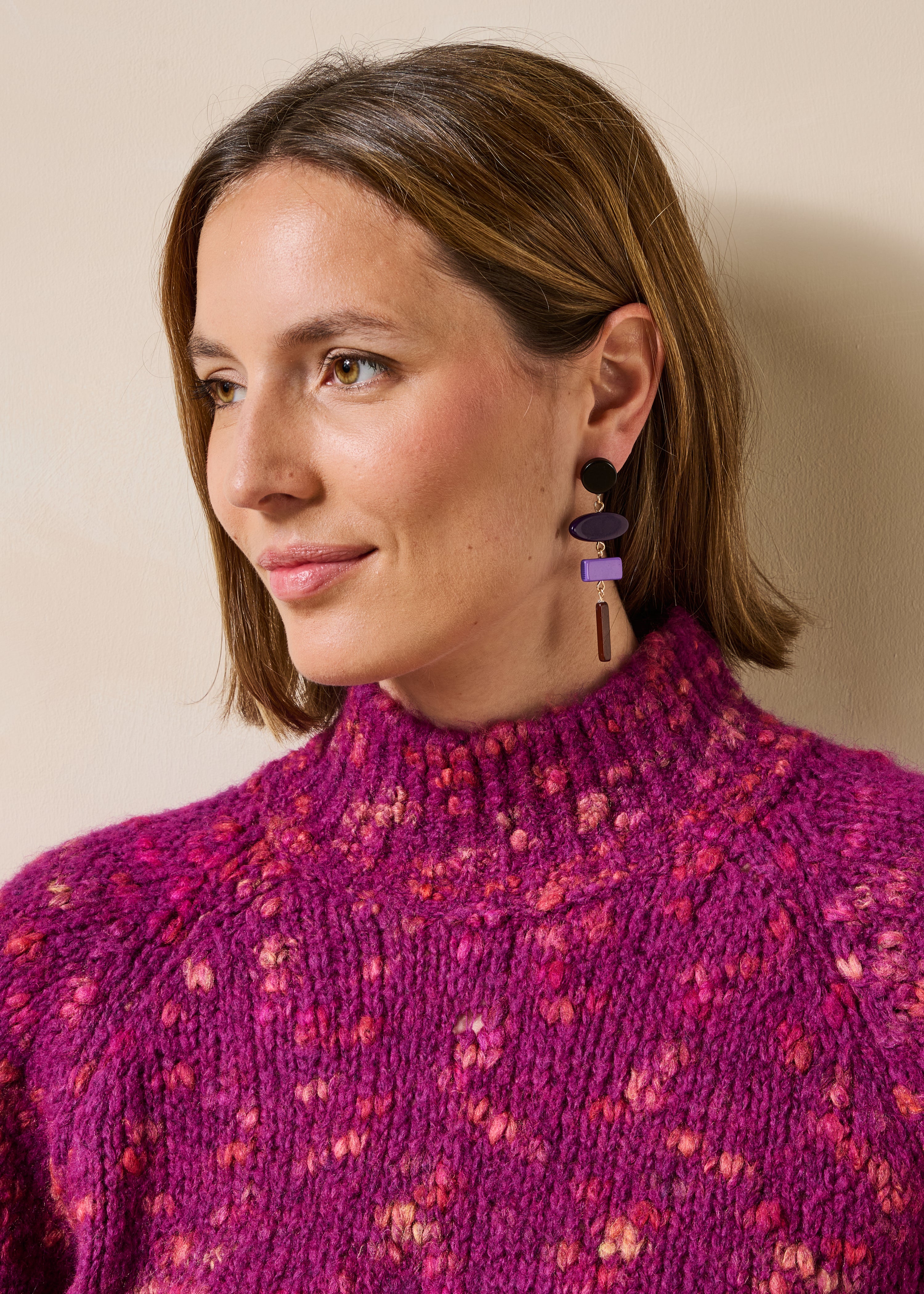 Pendientes colgantes geométricos violetas