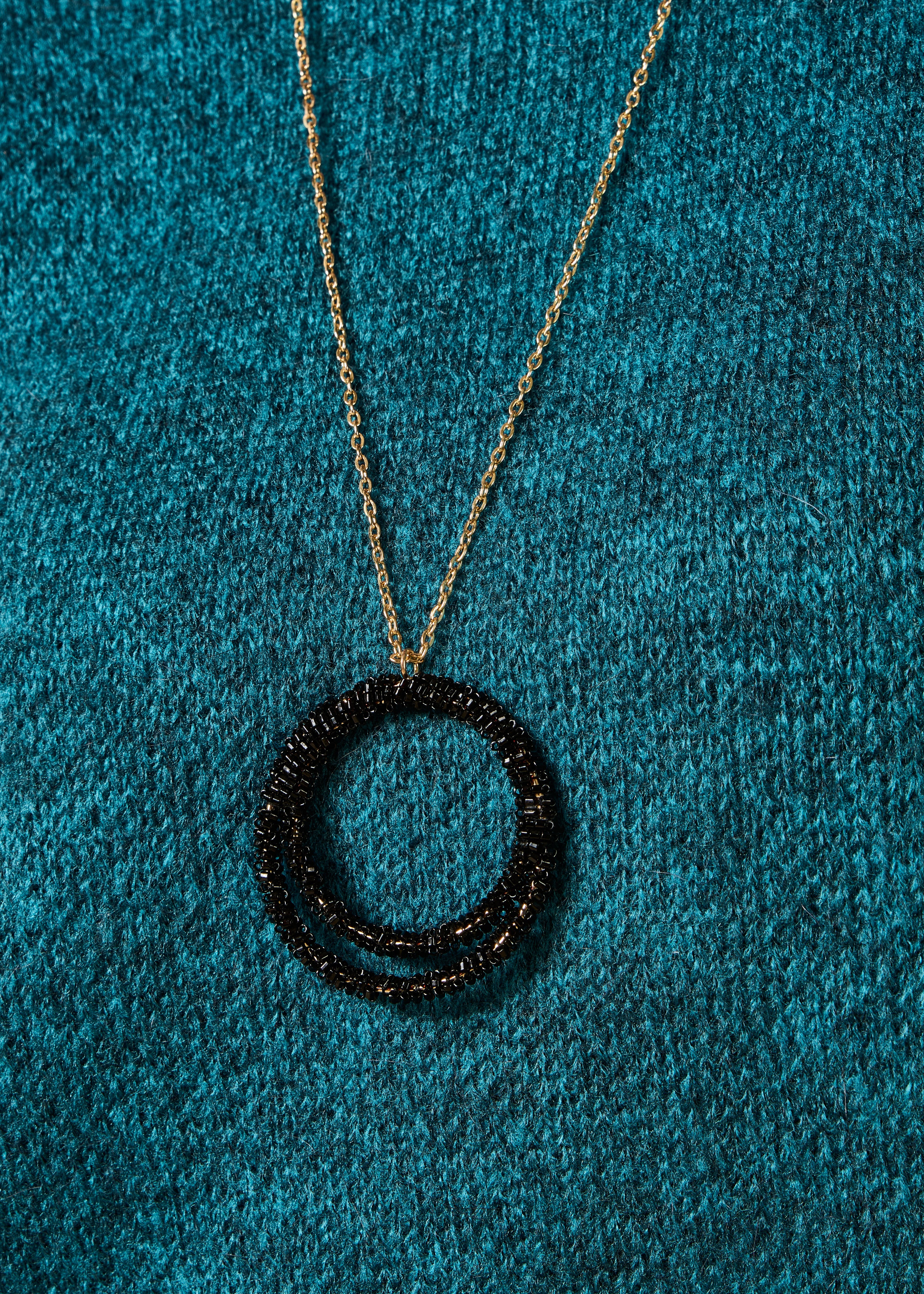 Collana lunga multianelli in vetro nero