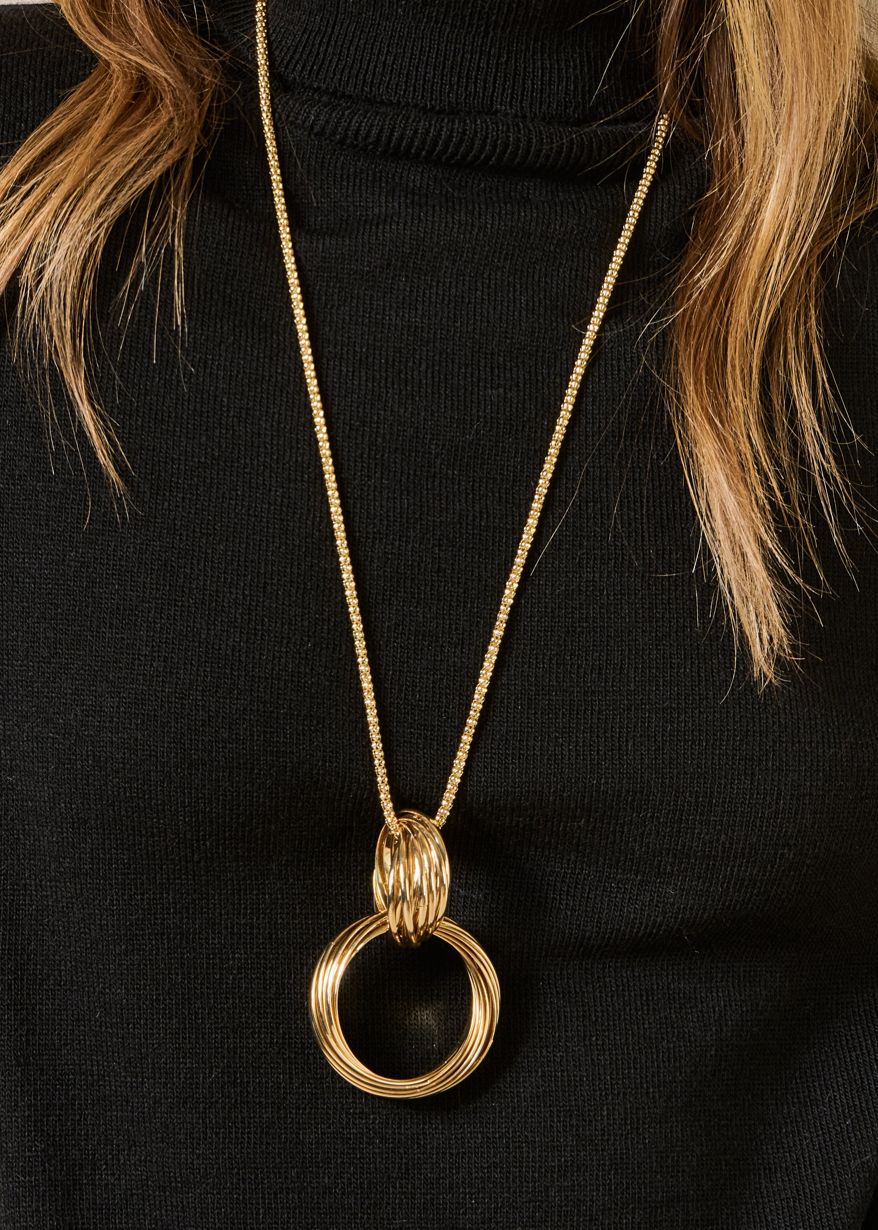 Collier sautoir multianneau doré