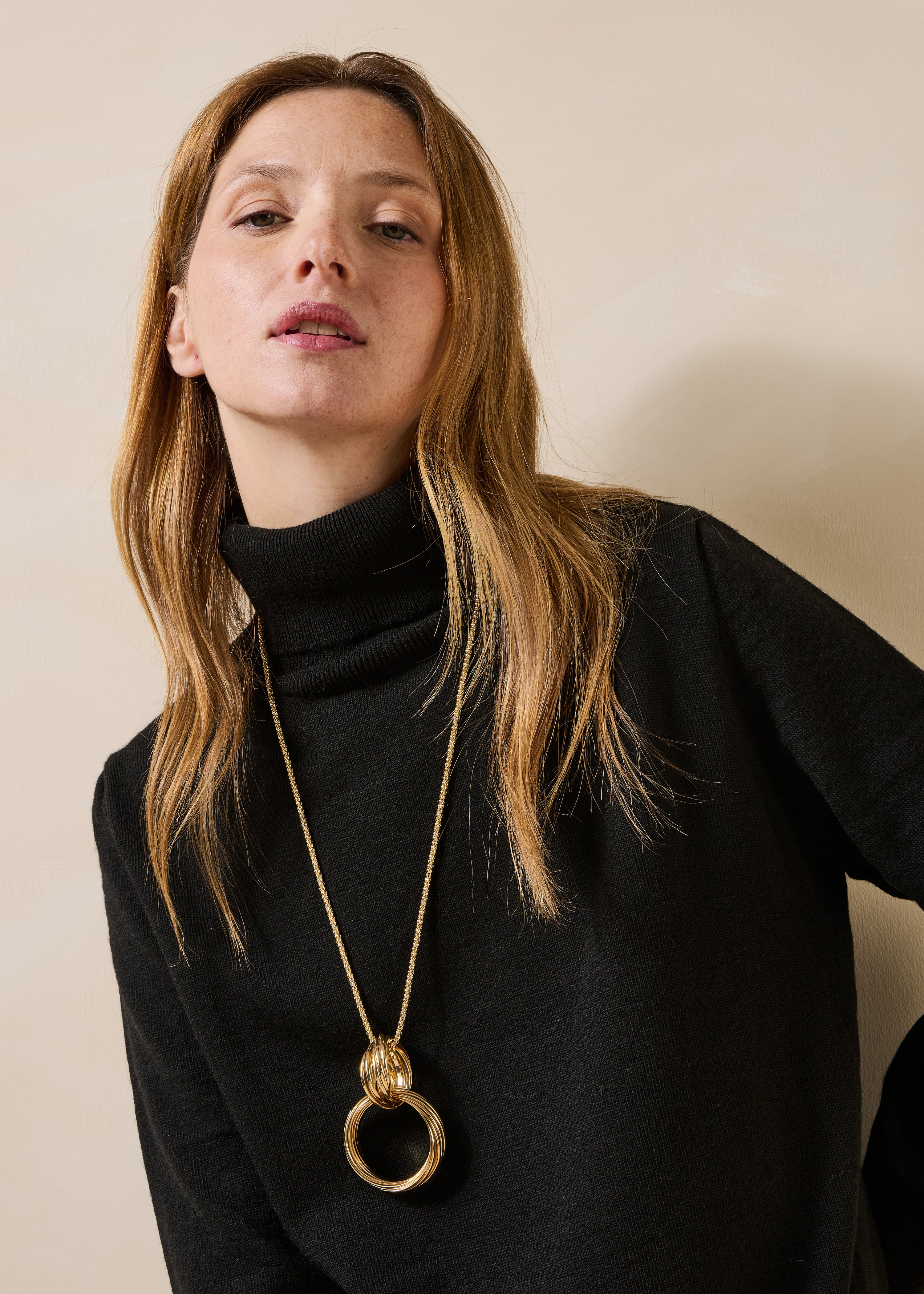 Collier sautoir multianneau doré