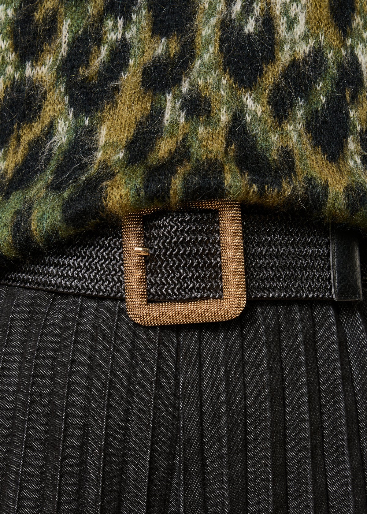 Wide black elastic belt with rectangular buckle