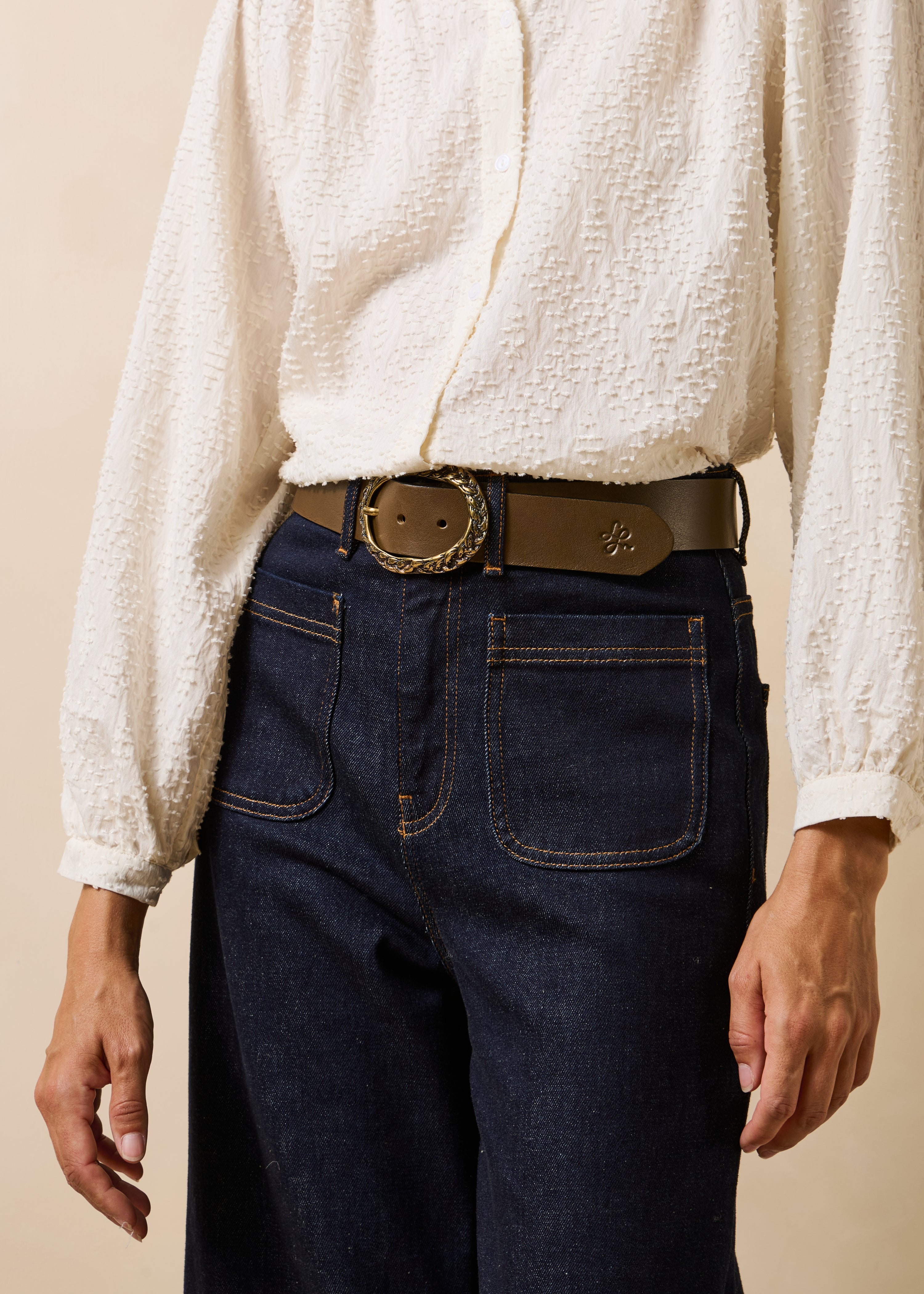 Ceinture kaki en cuir suédé boucle ovale tressée