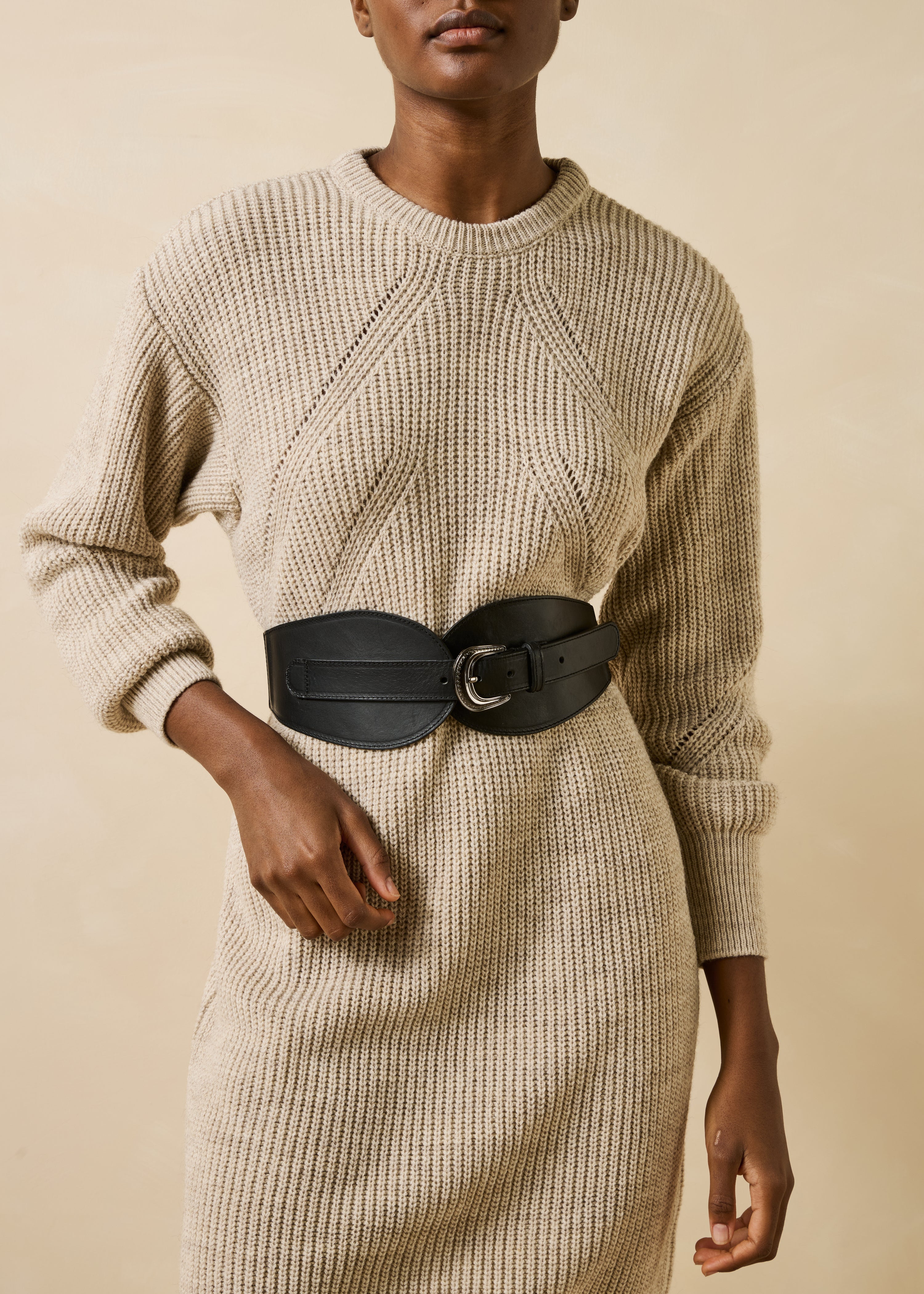 Ceinture noire large élastiquée en cuir