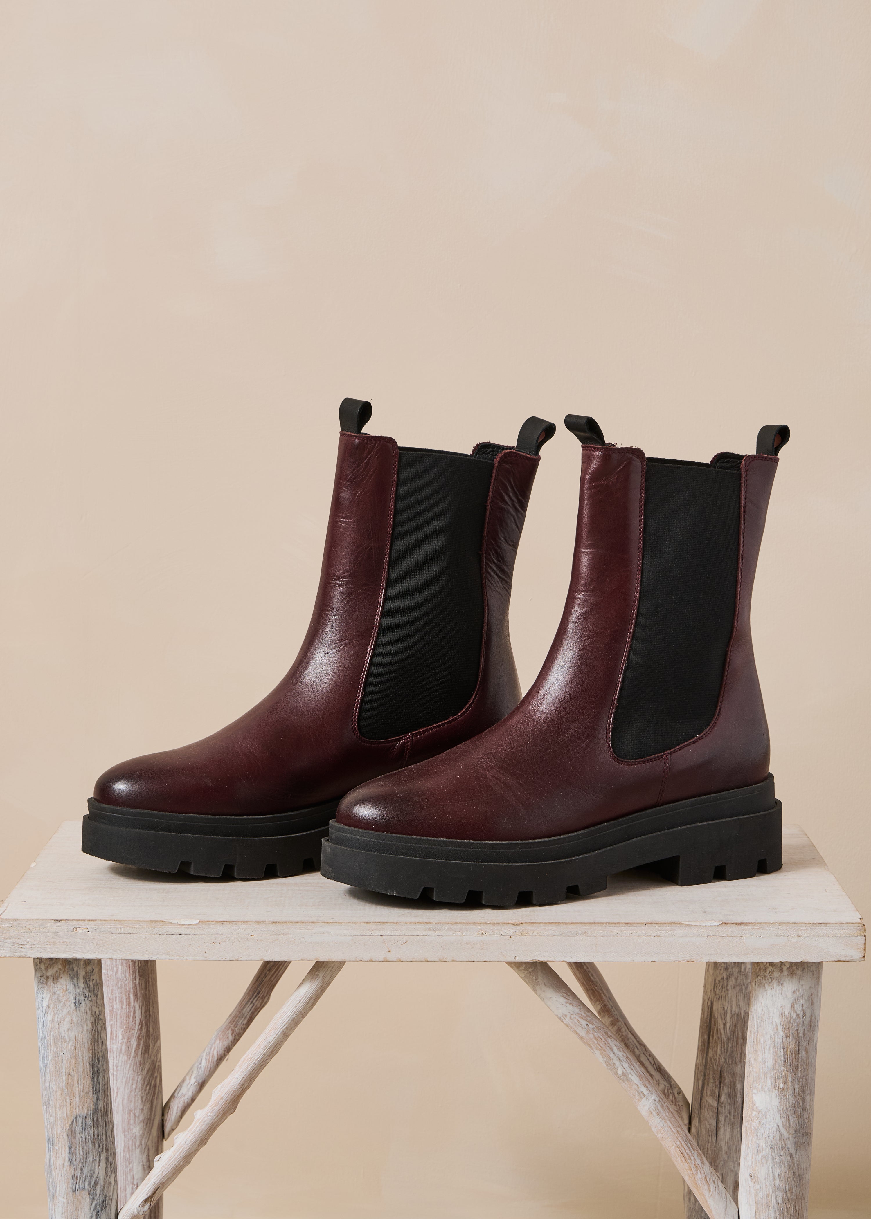 Chelsea-Stiefeletten aus bordeauxrotem Leder