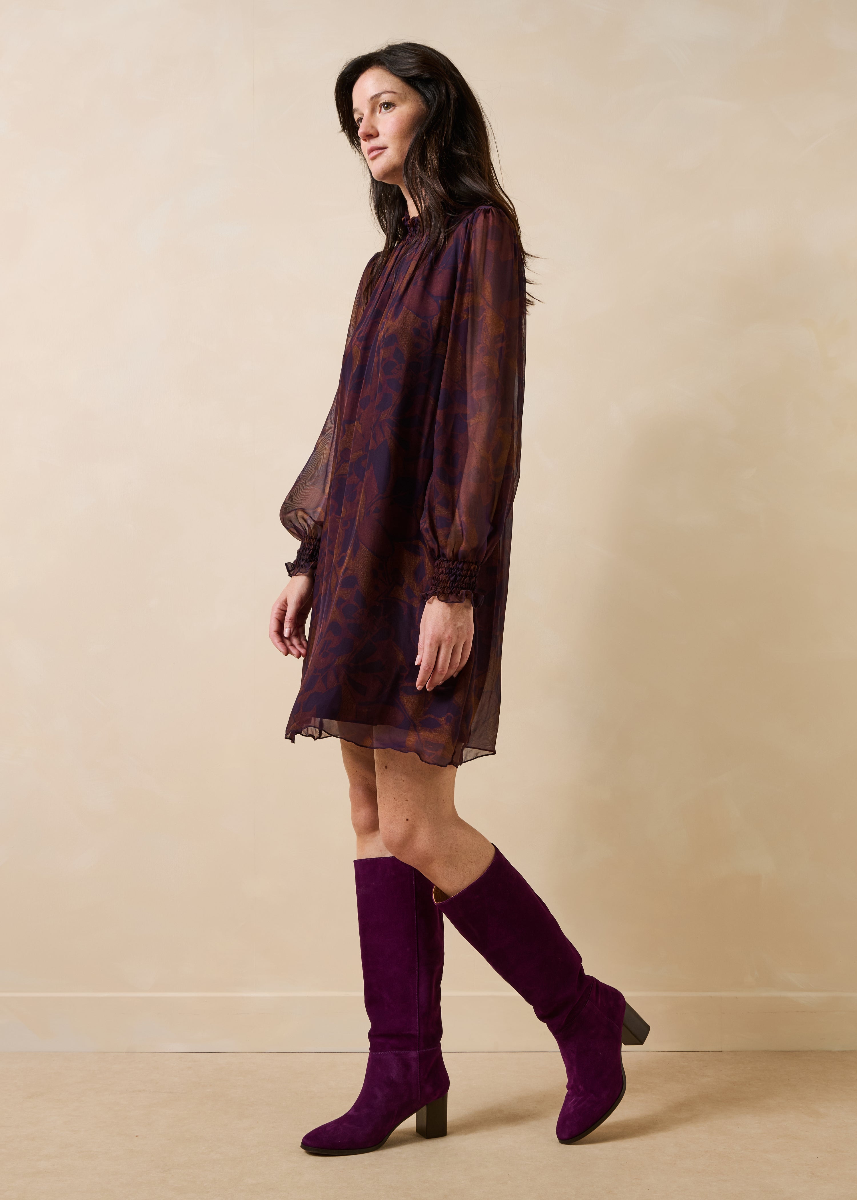 Bottes violettes en cuir suédé à talons