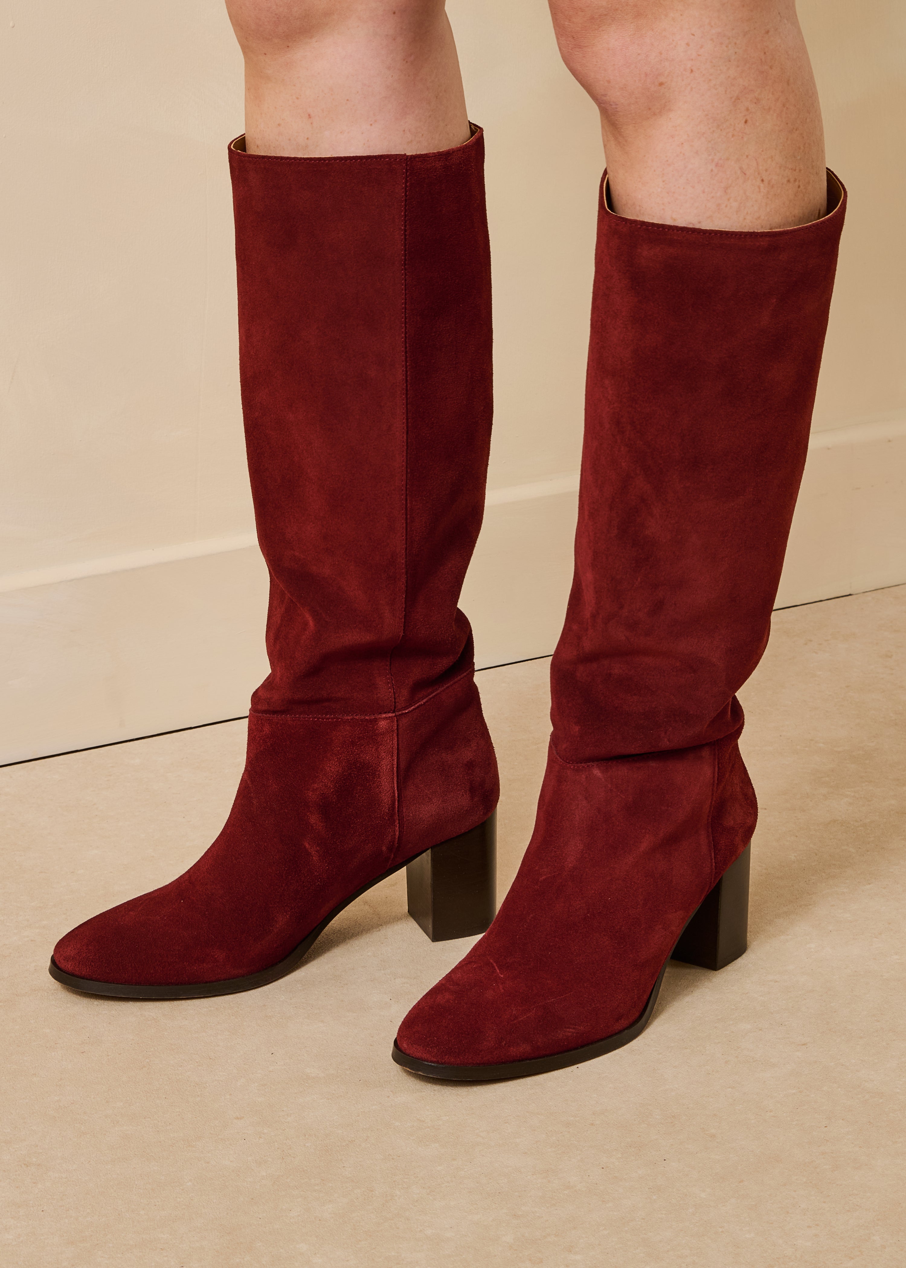 Bottes bordeaux en cuir suédé à talons