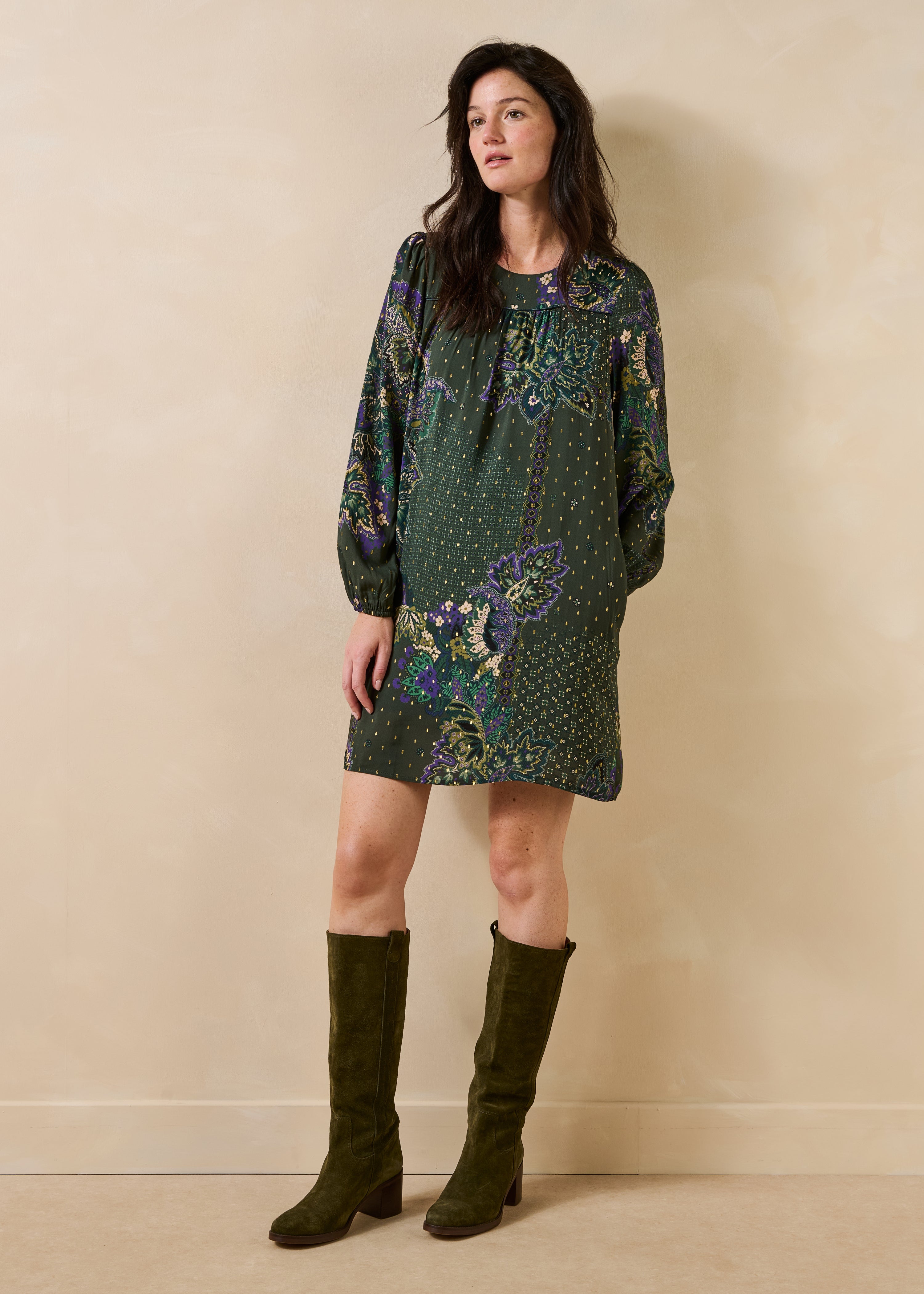 Bottes kaki en cuir suédé à talons