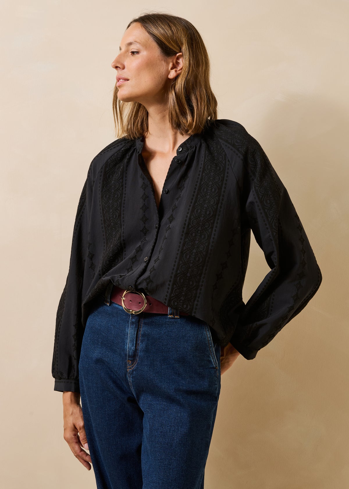 Black long-sleeve round-neck jacquard shirt