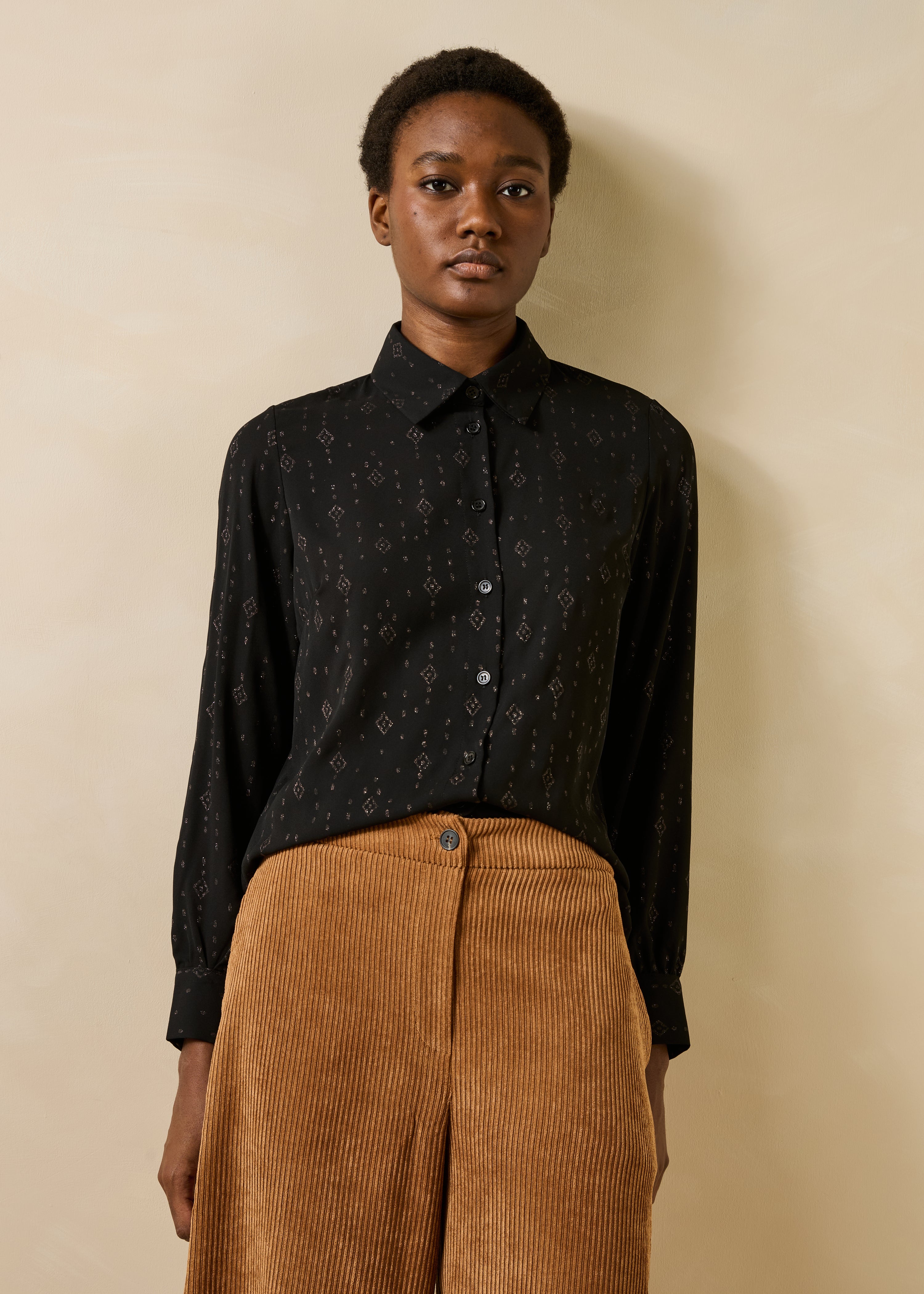 Schwarze Bluse mit langen Ärmeln und Print