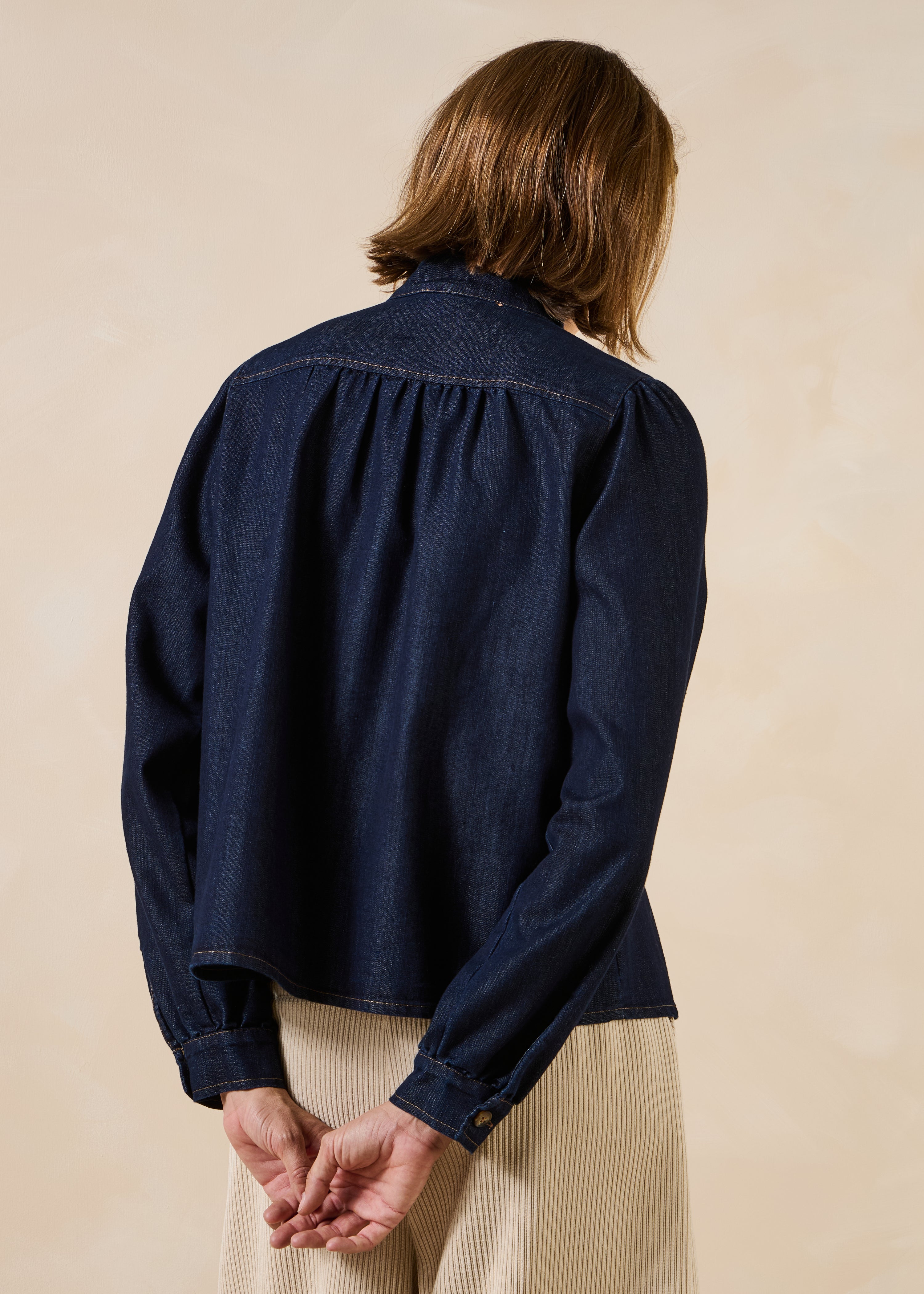 Bluse aus rohem Denim mit langen Ärmeln