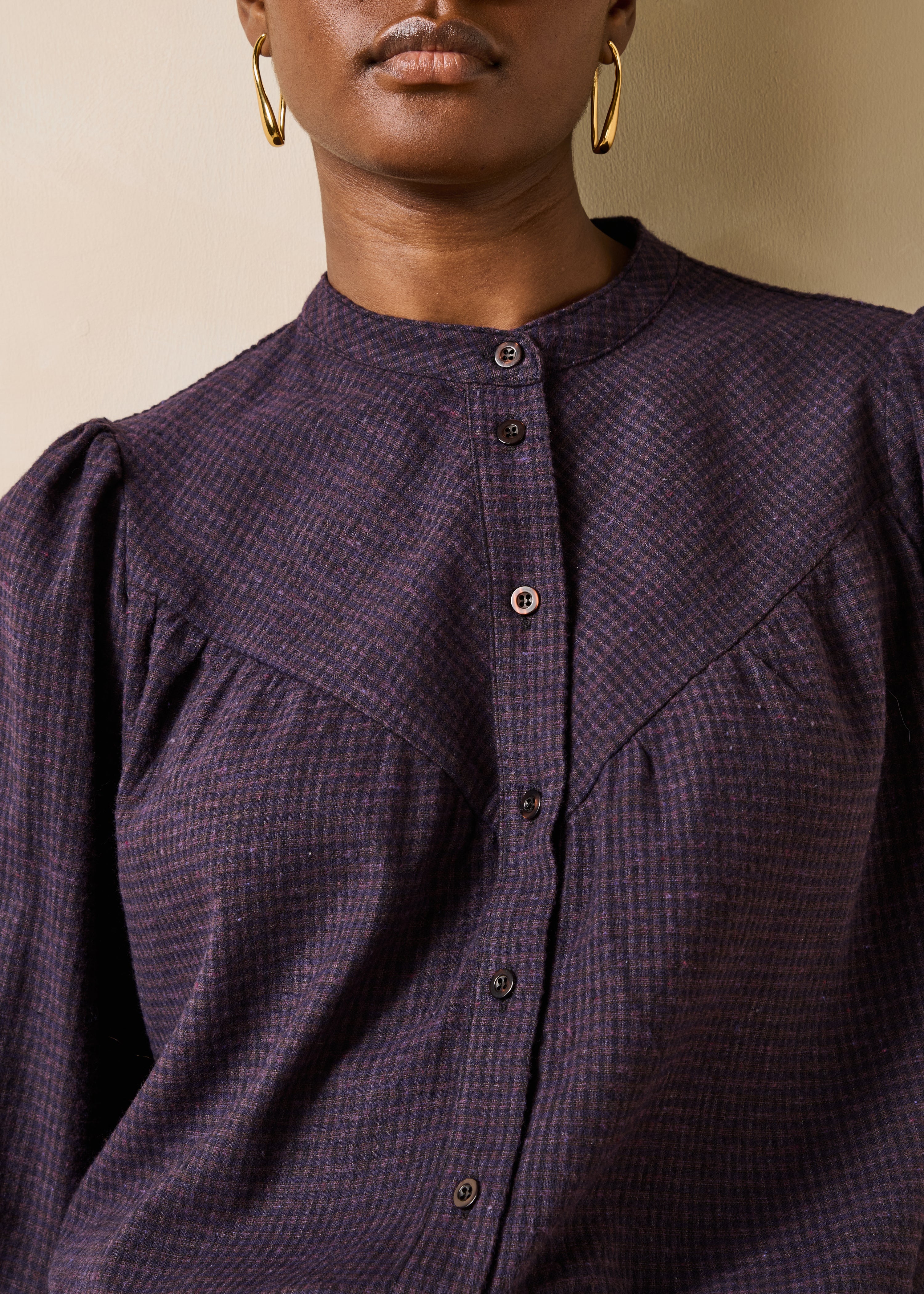 Camisa violeta de manga larga con cuadros vichy