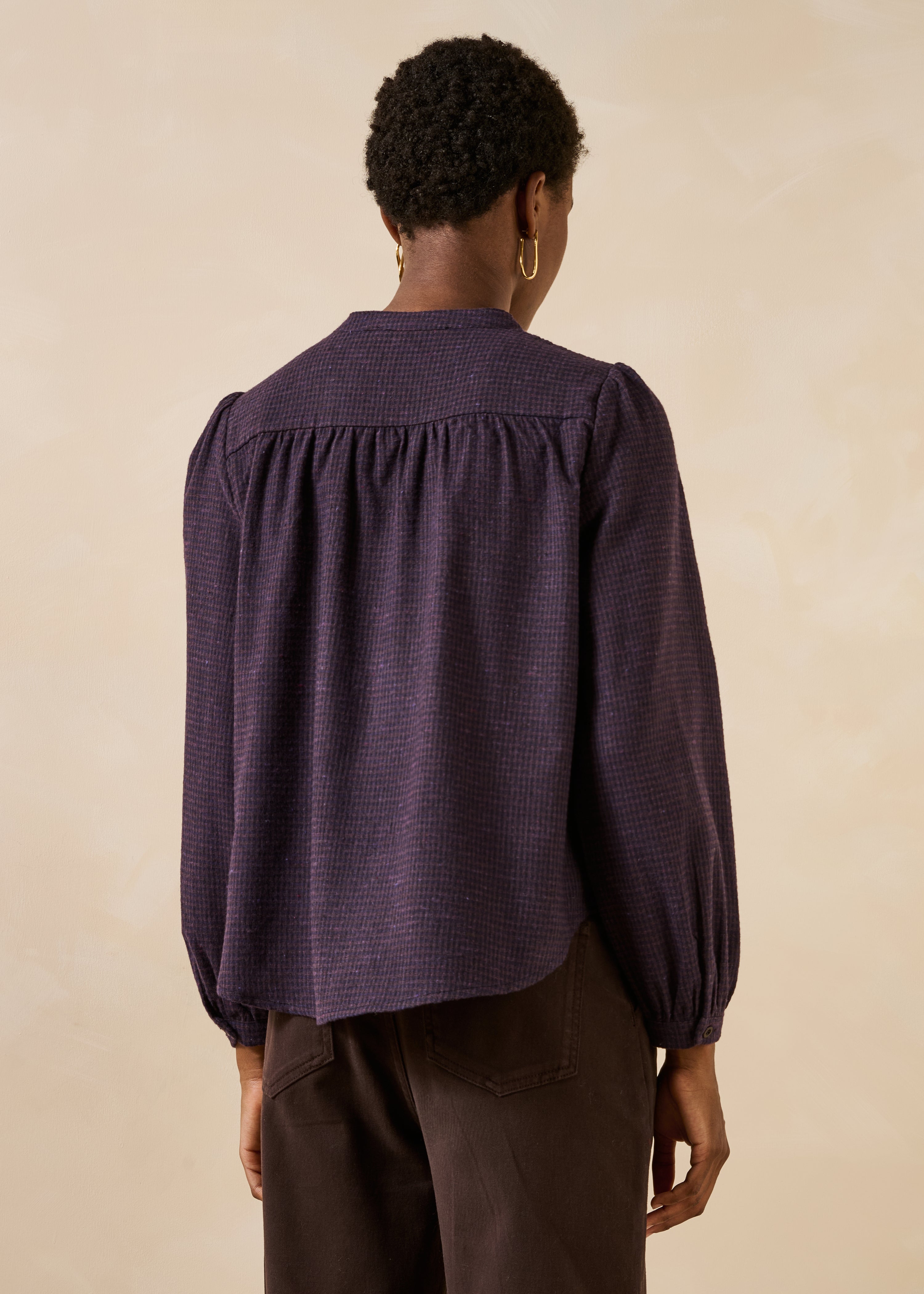 Camisa violeta de manga larga con cuadros vichy