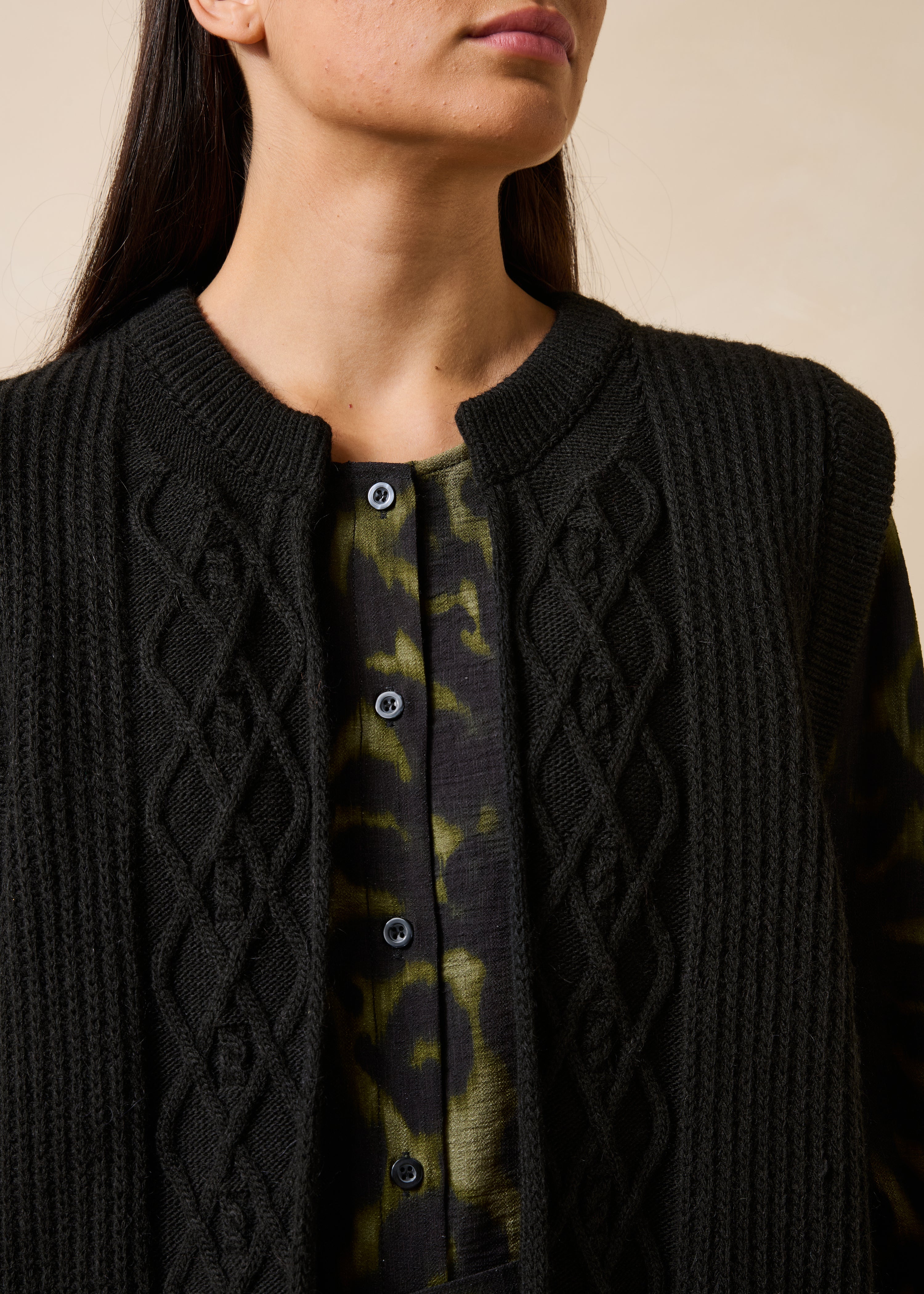 Gilet nero senza maniche con collo rotondo