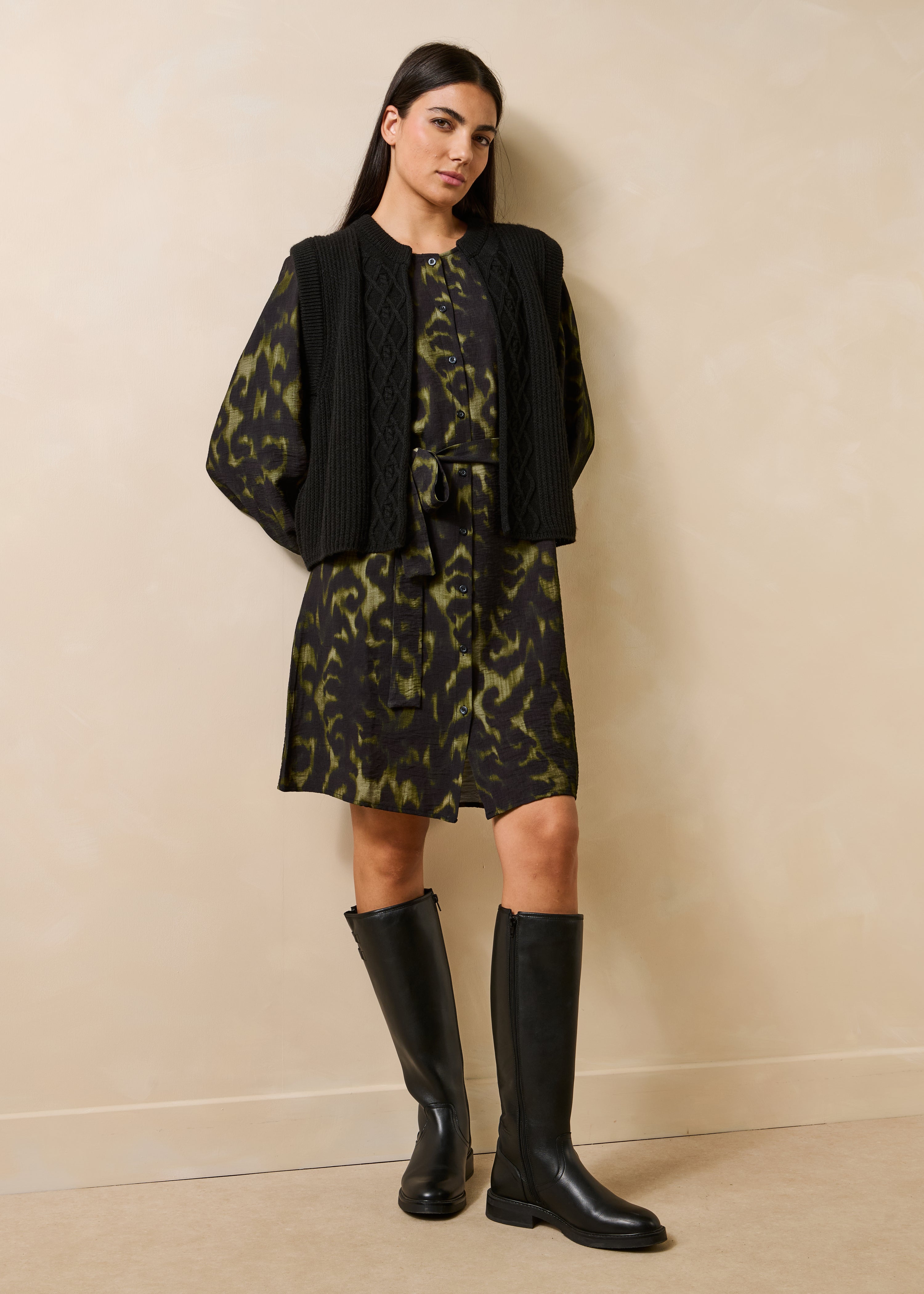 Gilet nero senza maniche con collo rotondo