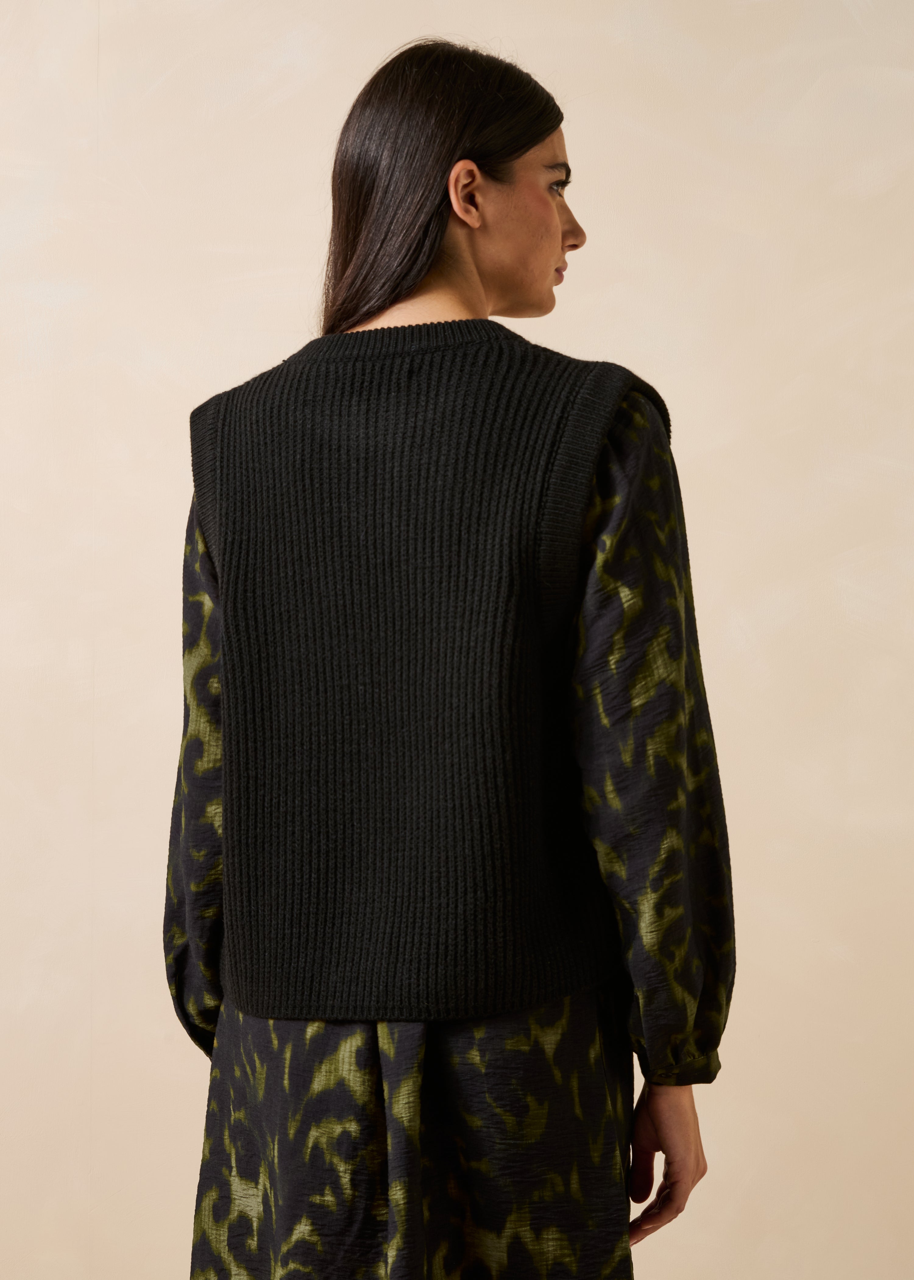 Gilet nero senza maniche con collo rotondo