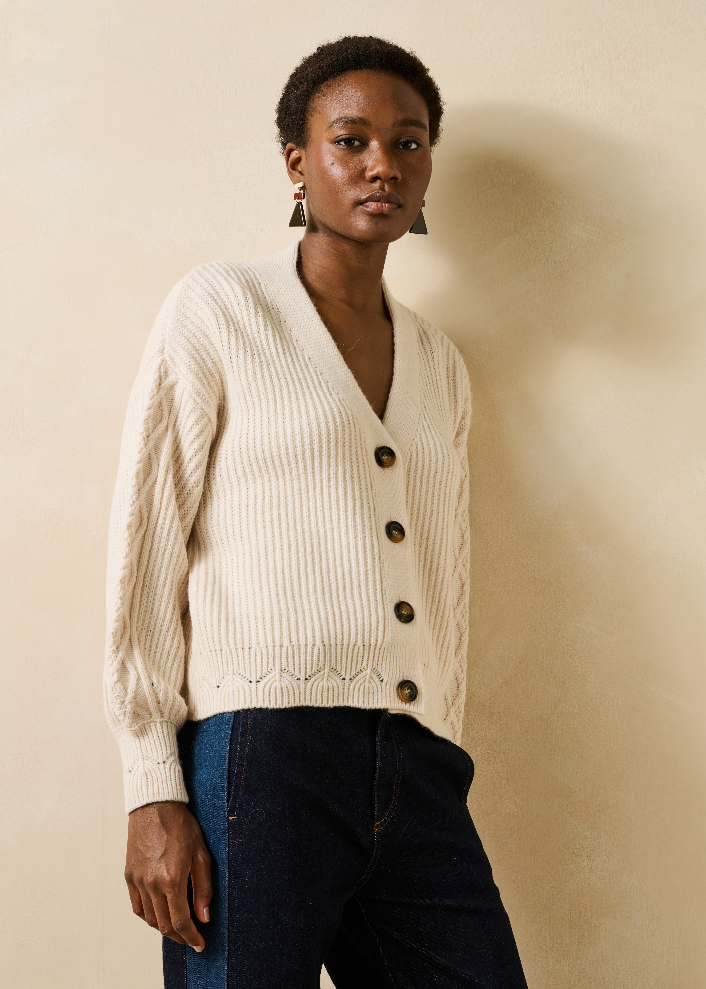 Gilet écru corto maniche lunghe scollo a V