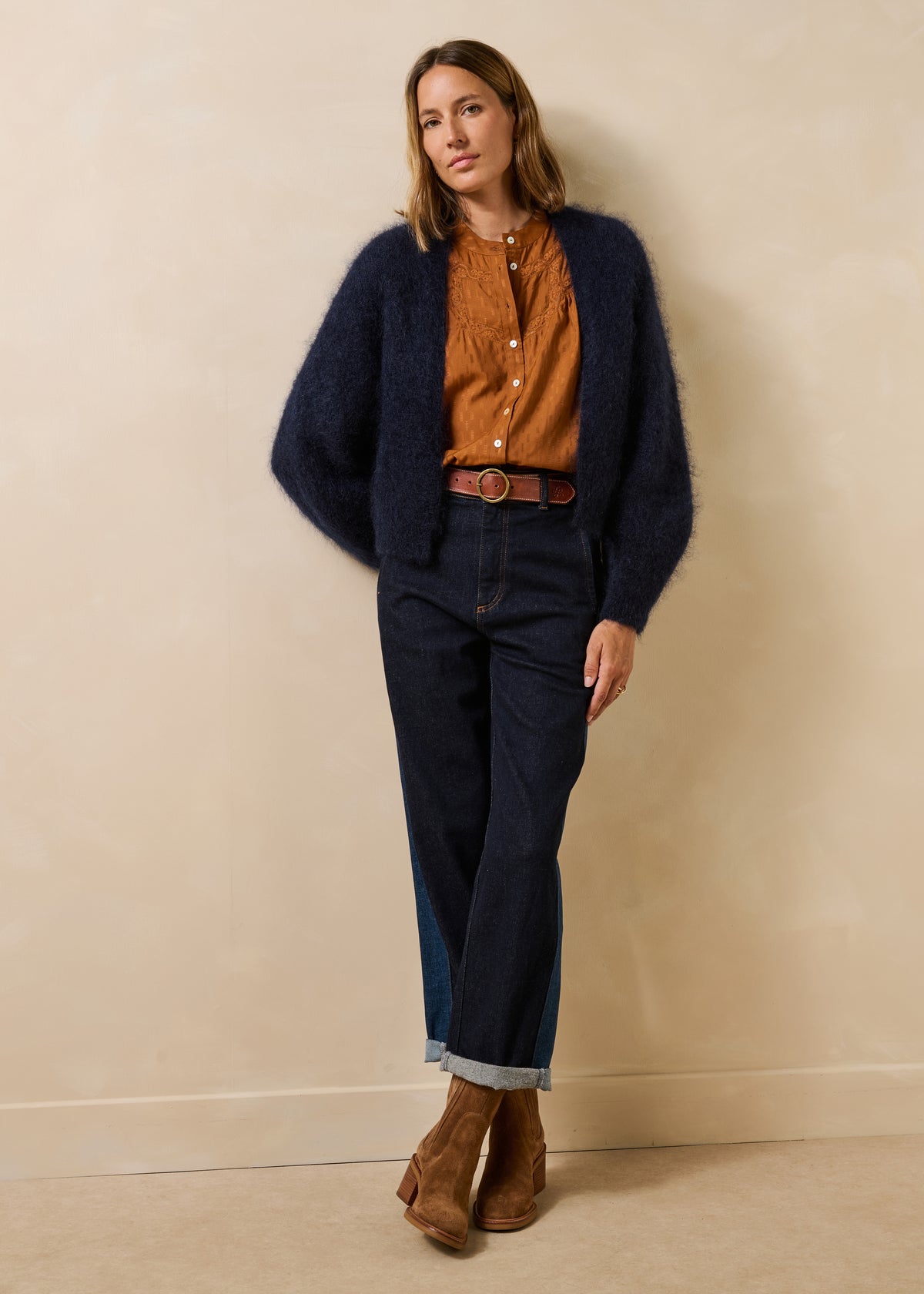 Marineblauer Mohair-Pullover mit langen Ärmeln