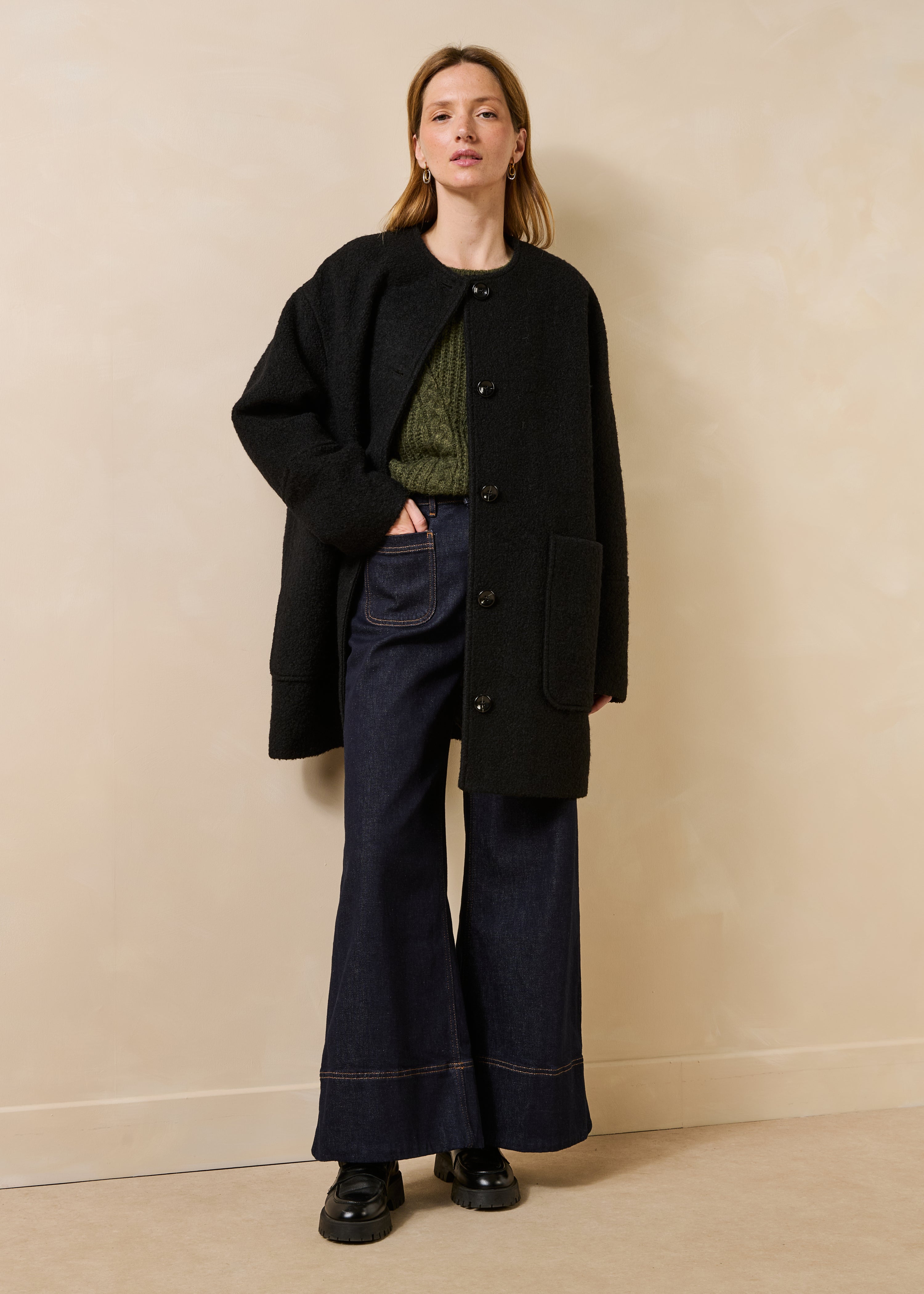 Manteau noir manches longues col montant