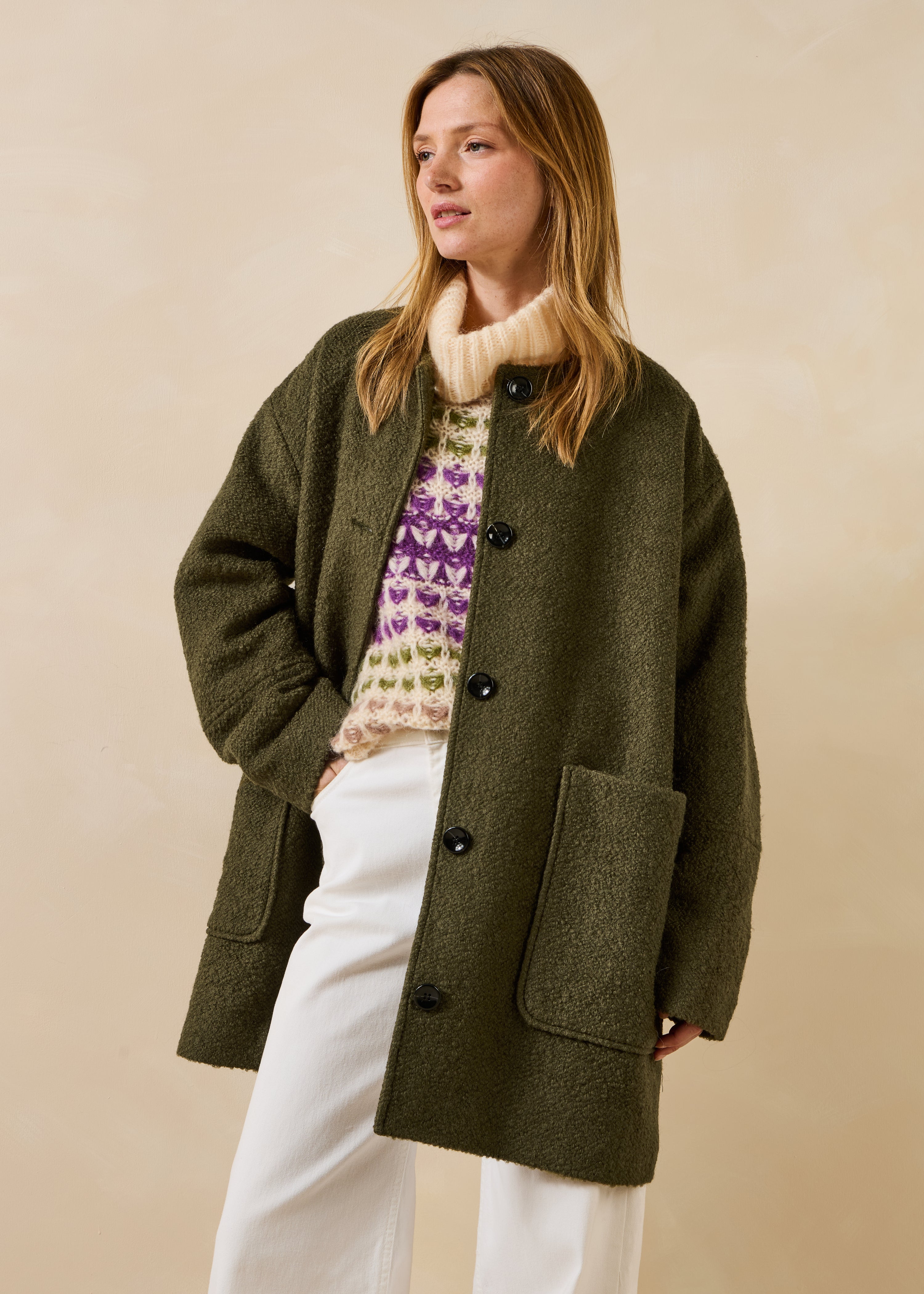 Cappotto kaki con collo alto in lana