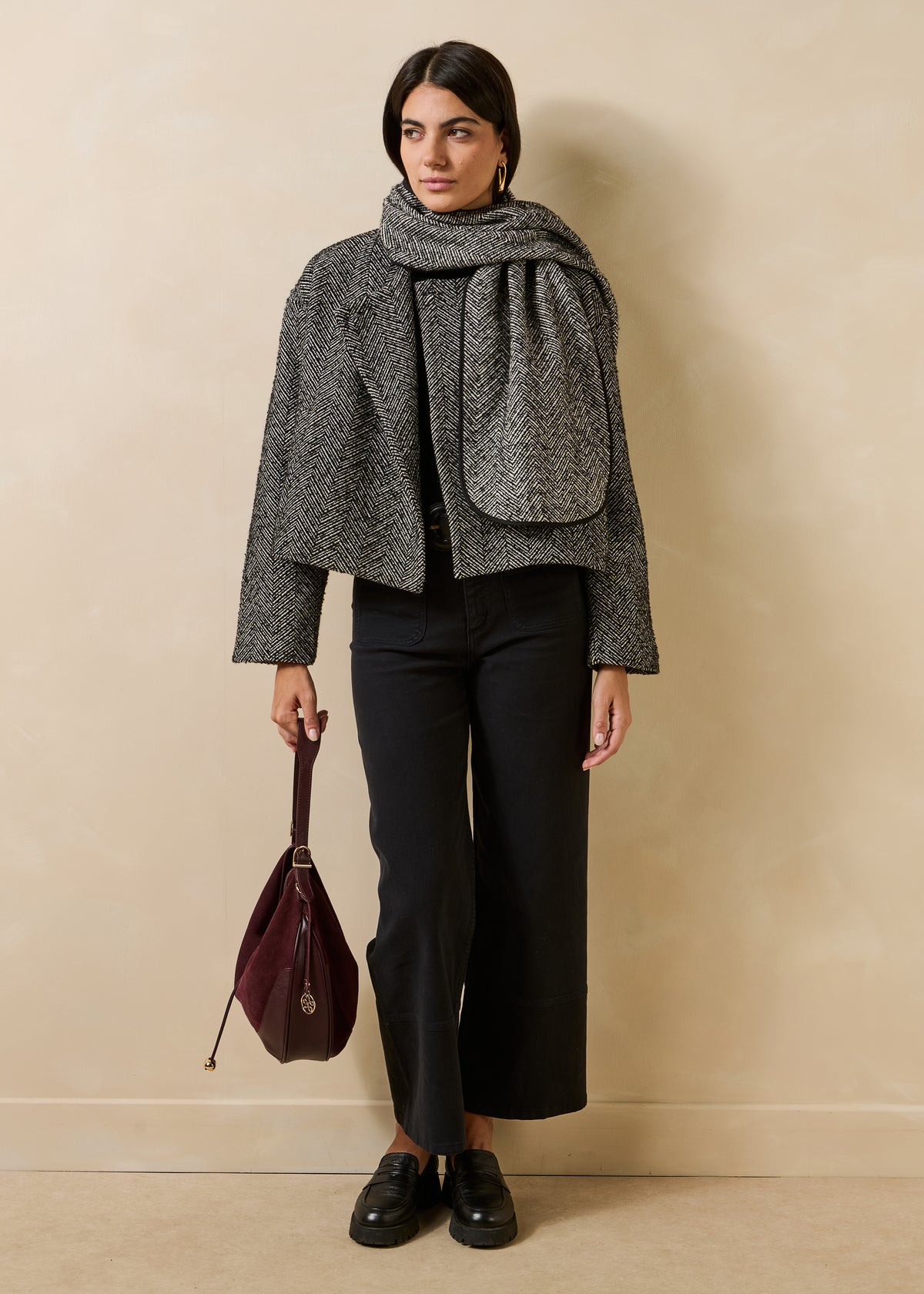 Manteau court noir ample à chevrons écharpe amovible