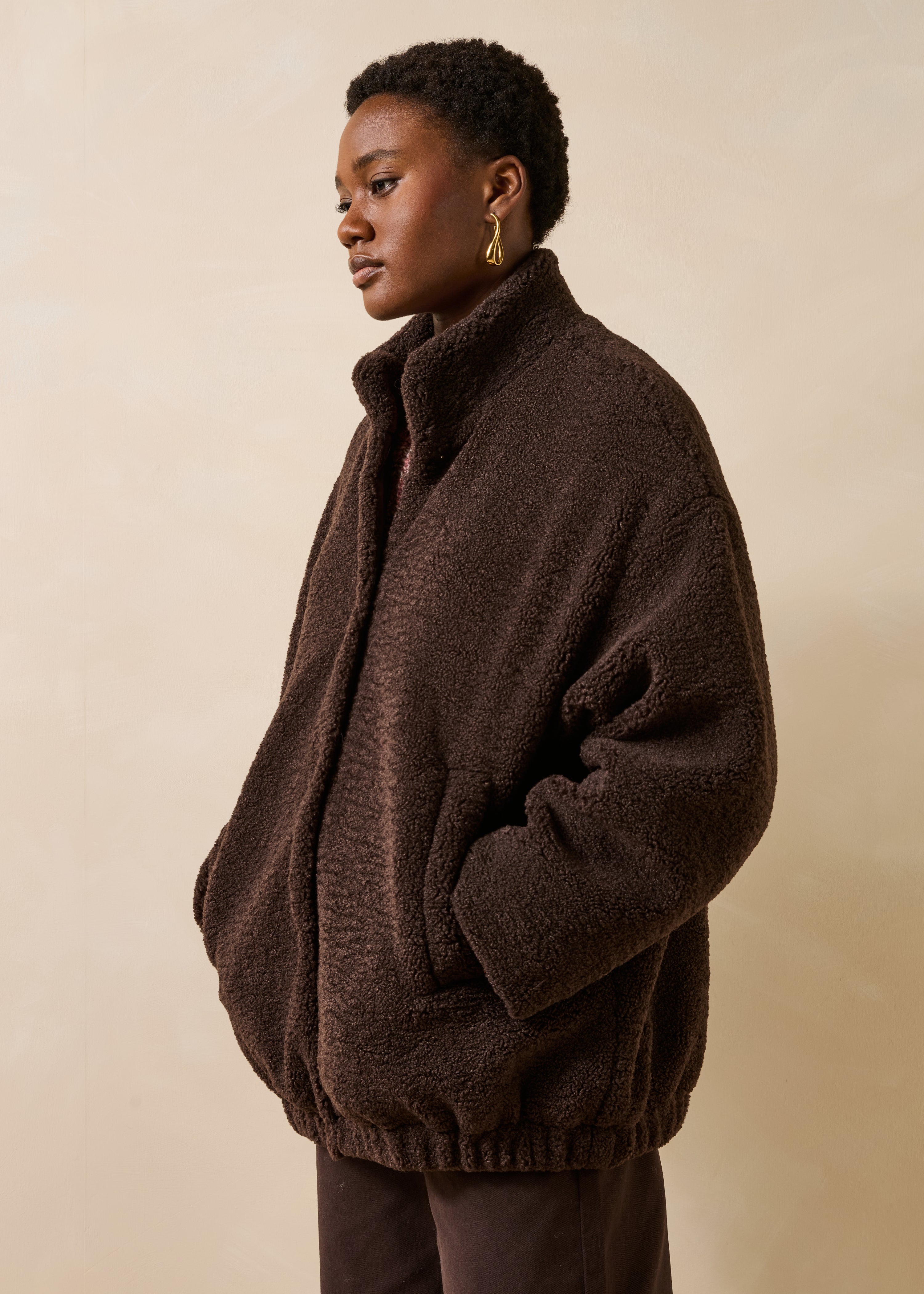 Oversized brown bomber jacket with long sleeves