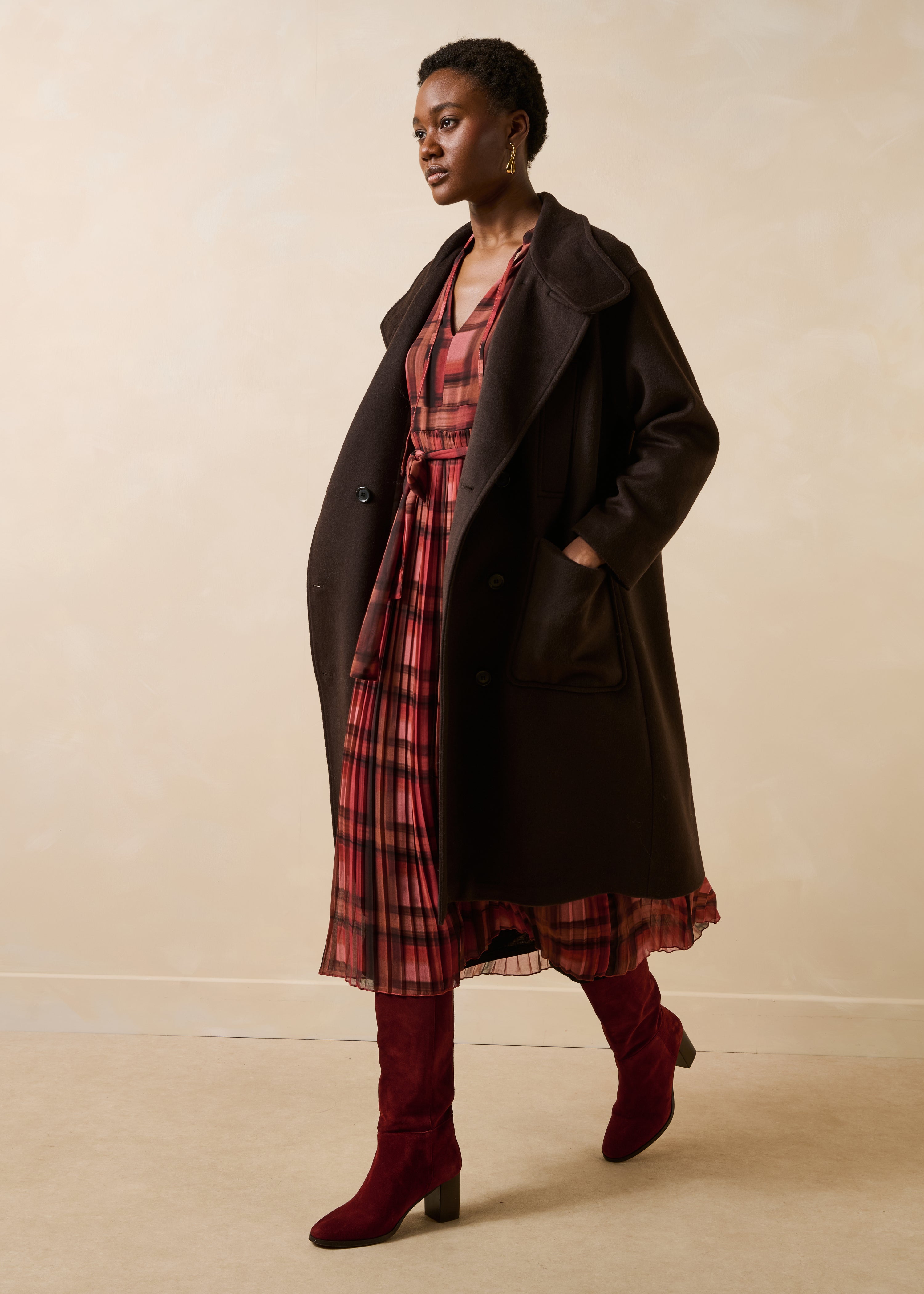 Cappotto marrone con collo alto in lana