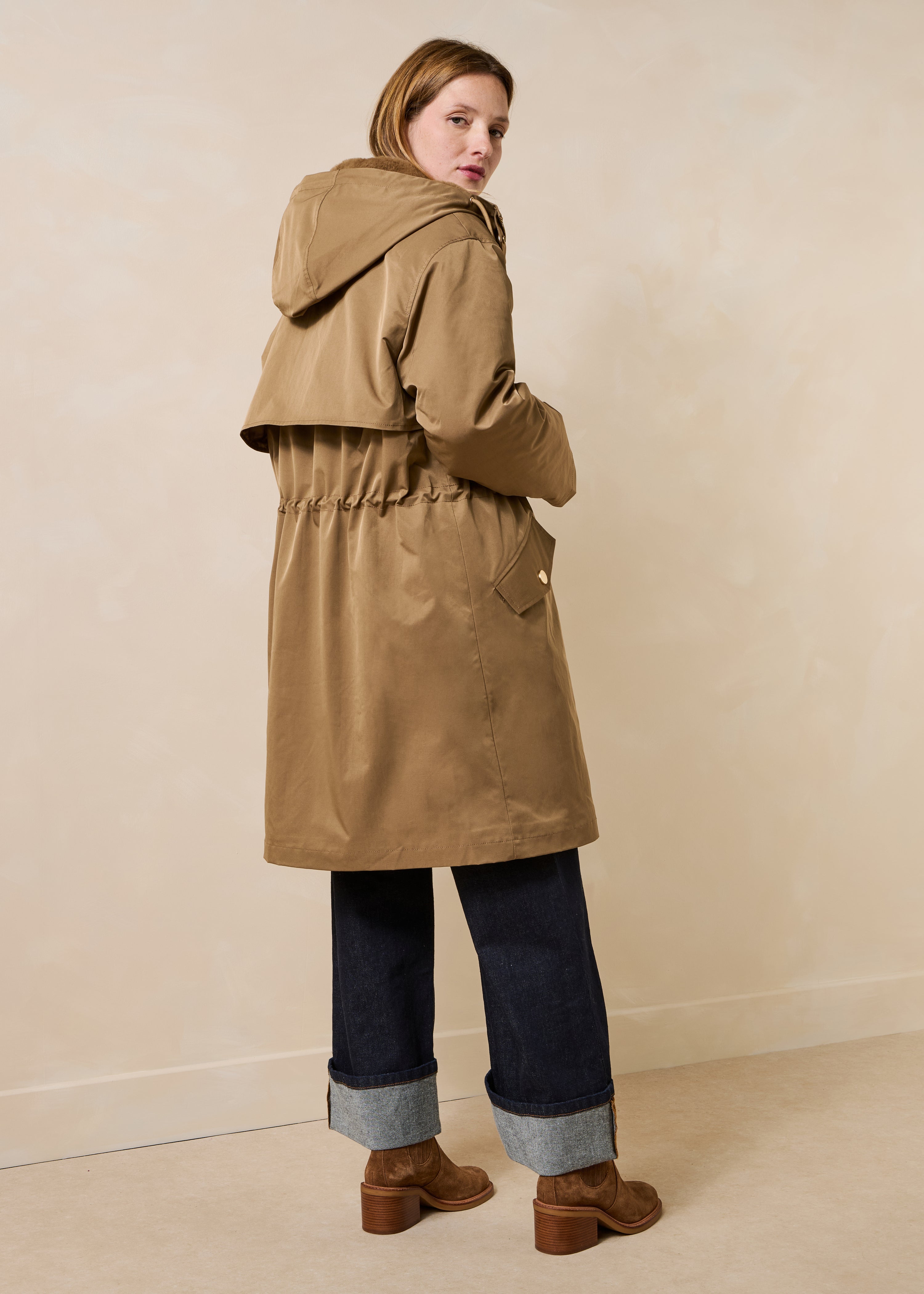 Lange beige parka van nepbont
