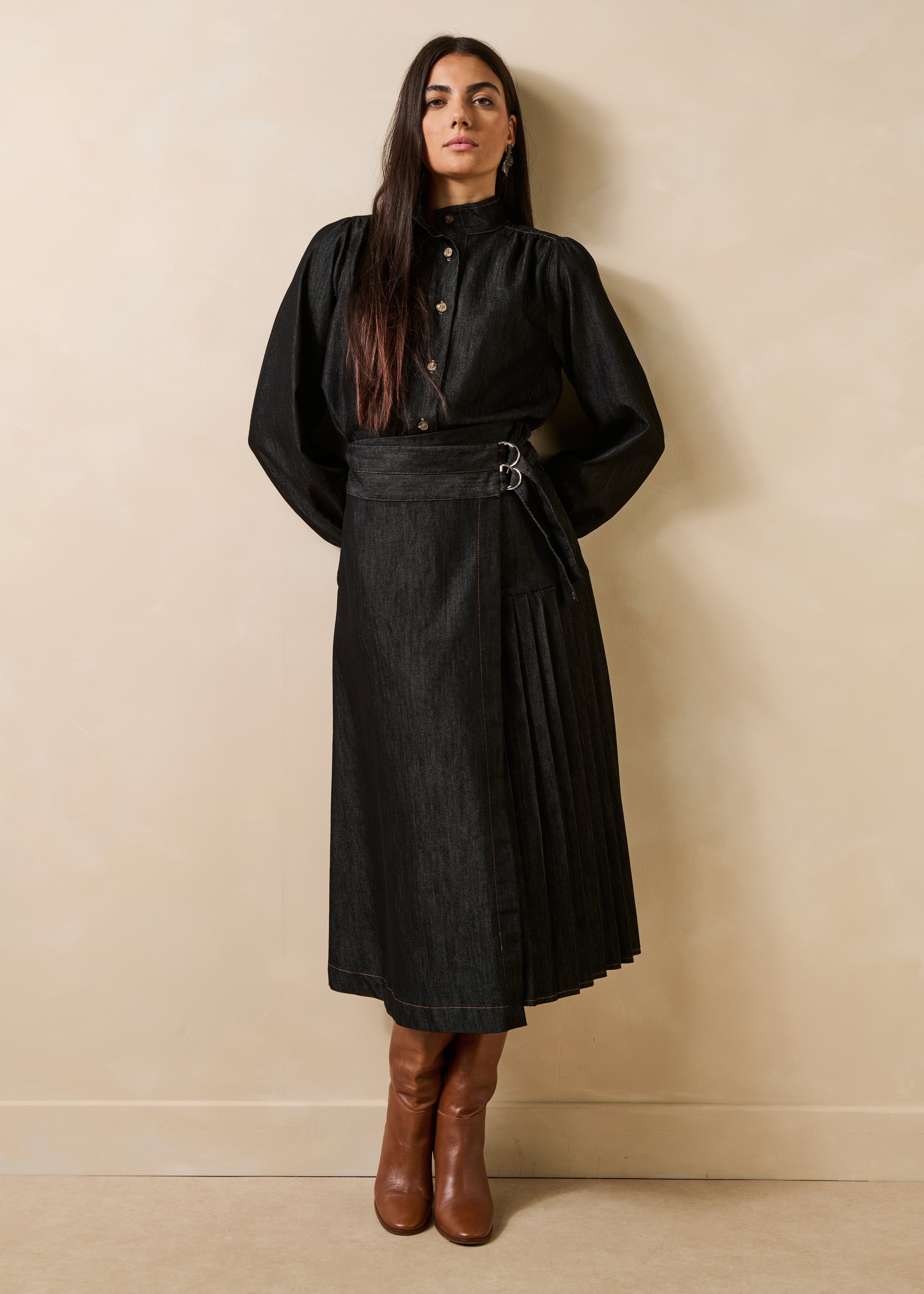 Jupe midi portefeuille en denim noir