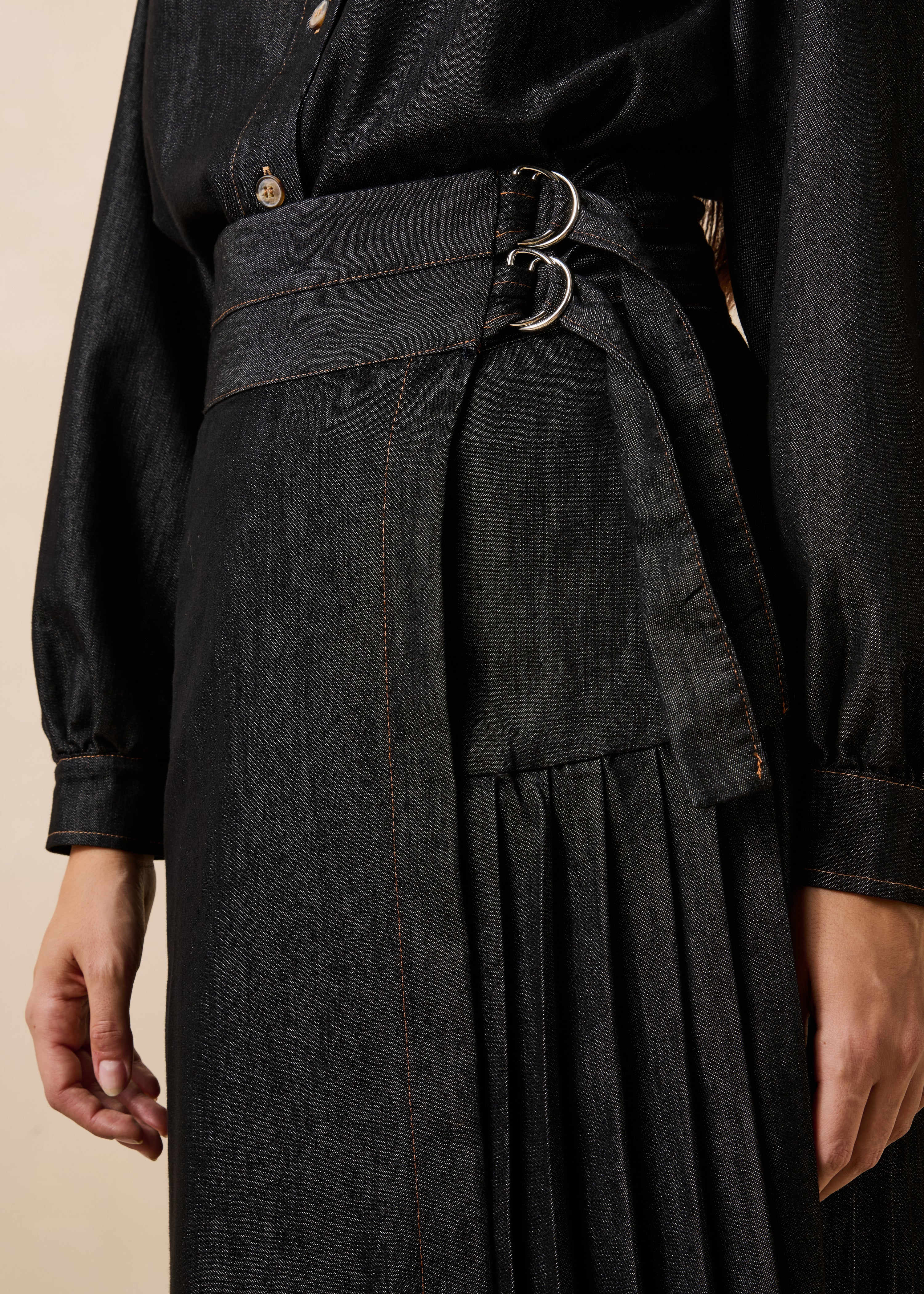 Jupe midi portefeuille en denim noir