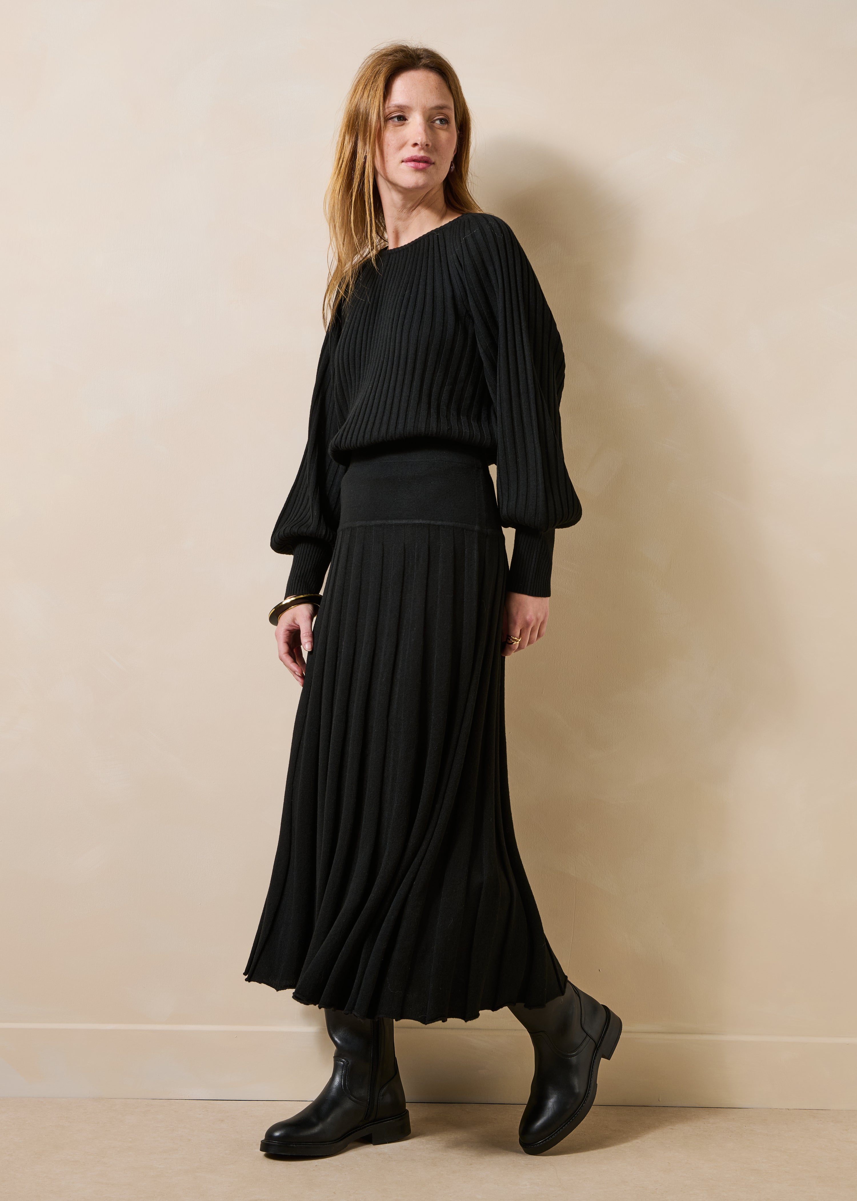 Jupe midi plissée en maille noire taille élastiquée