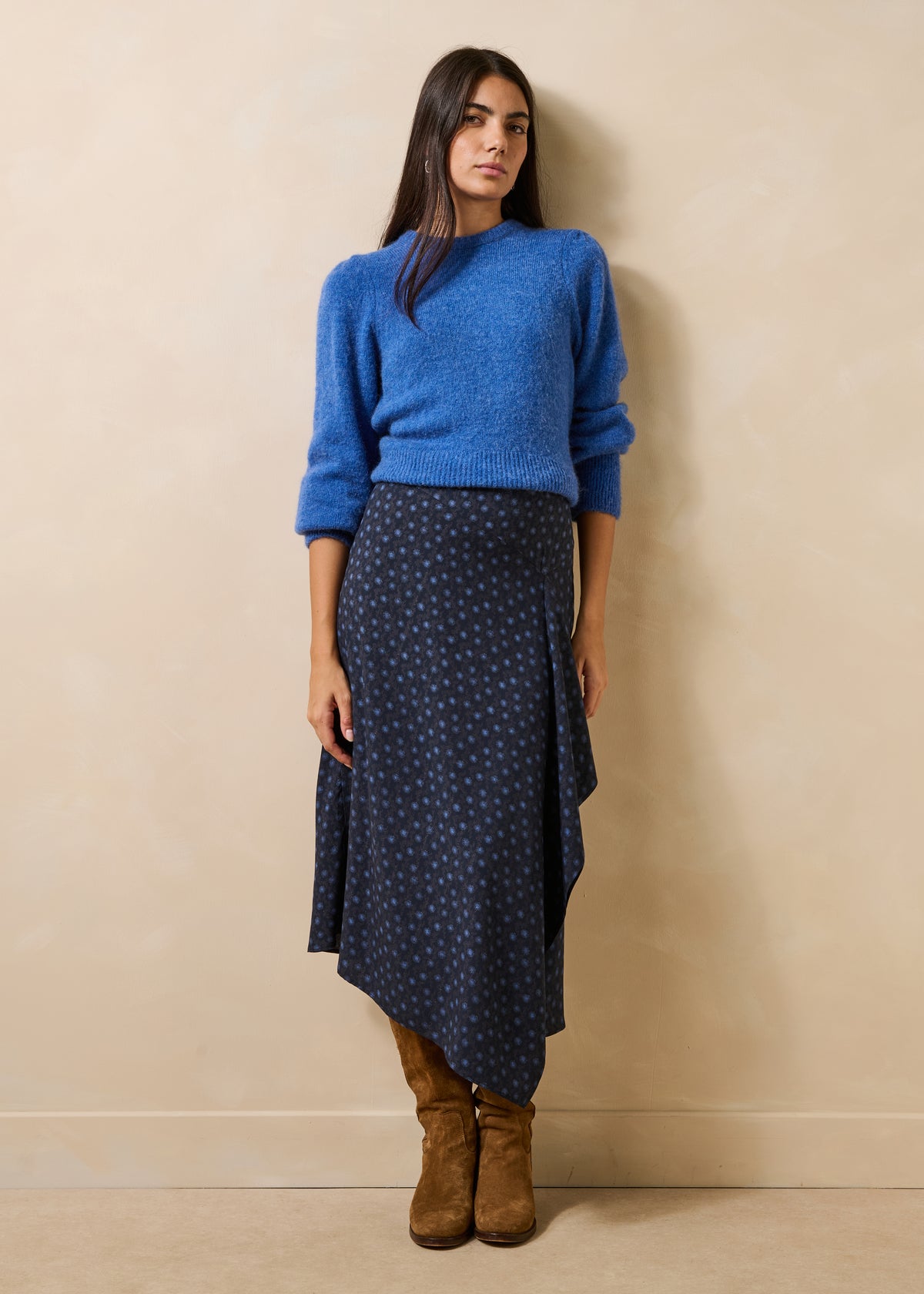 Falda midi trapecio azul asimétrica con estampado