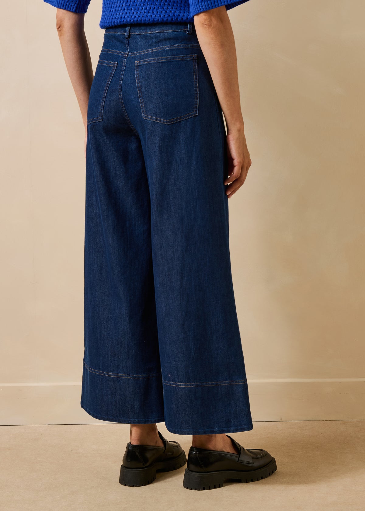 Wide cropped pants in raw denim