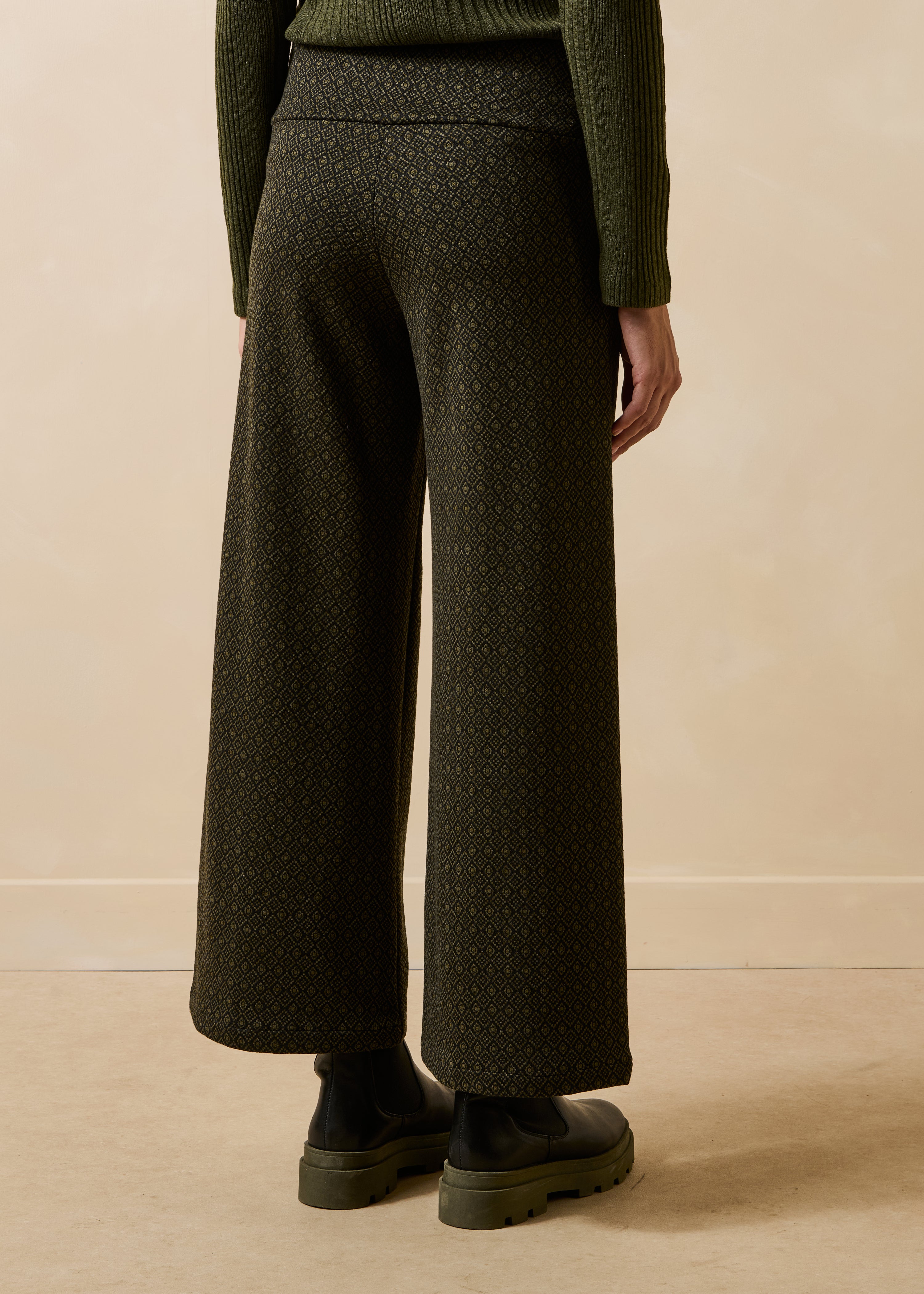 Pantalon cropped kaki en milano jacquard