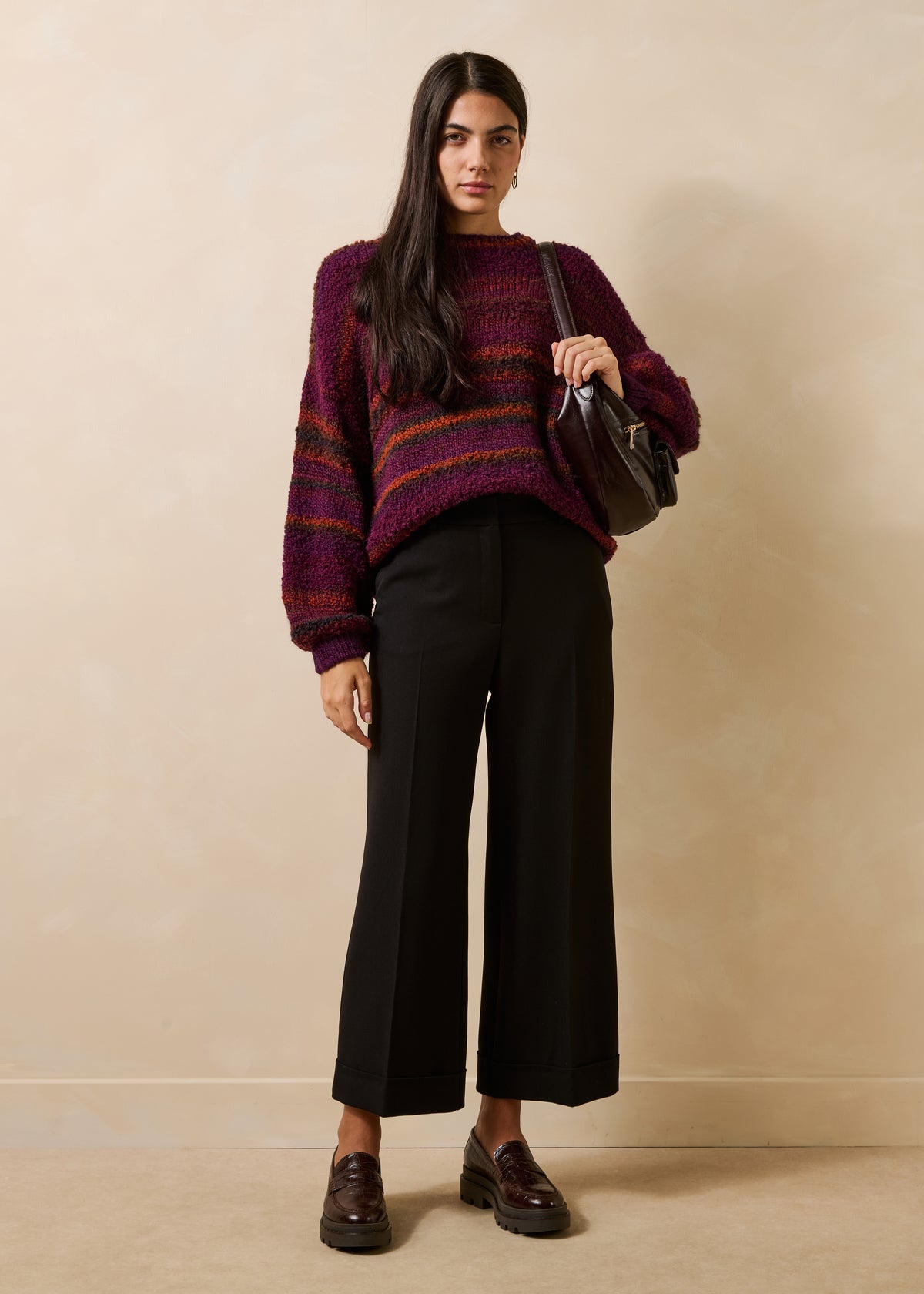 Pantalone dritto cropped nero con risvolti