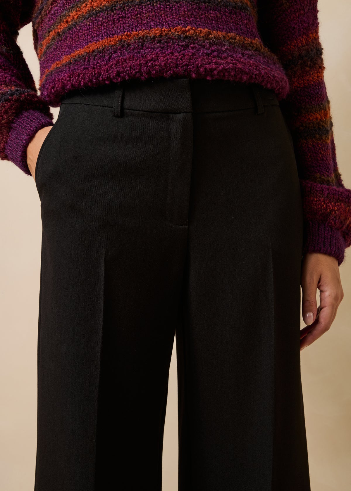 Zwarte cropped rechte broek met omslag